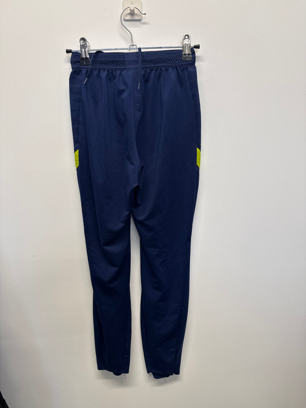 Back view of navy blue Nike Tottenham Hotspur Dri-FIT training pants with yellow accents