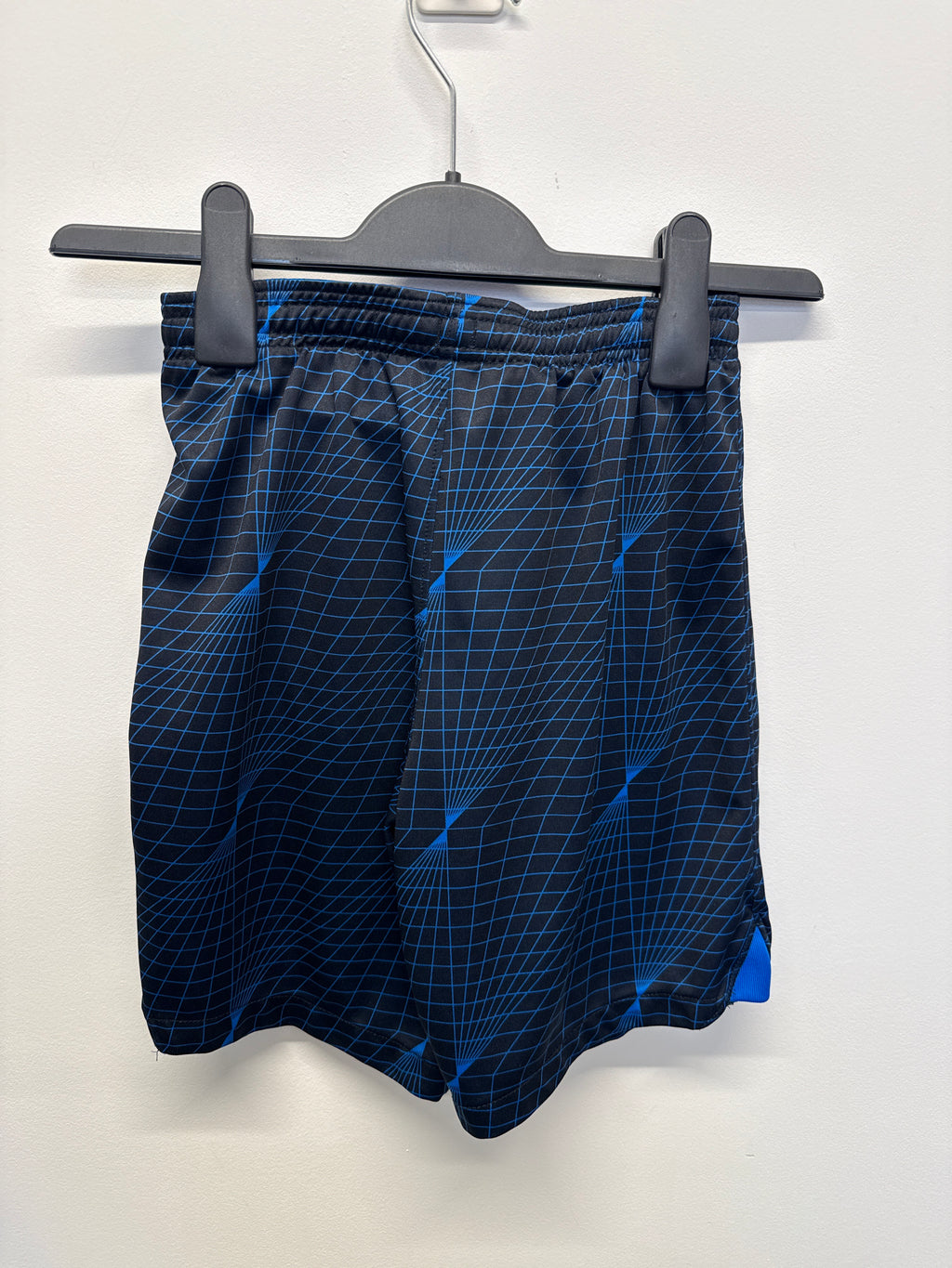 Back view of Nike Chelsea FC kids' Dri-FIT football shorts with blue grid pattern
