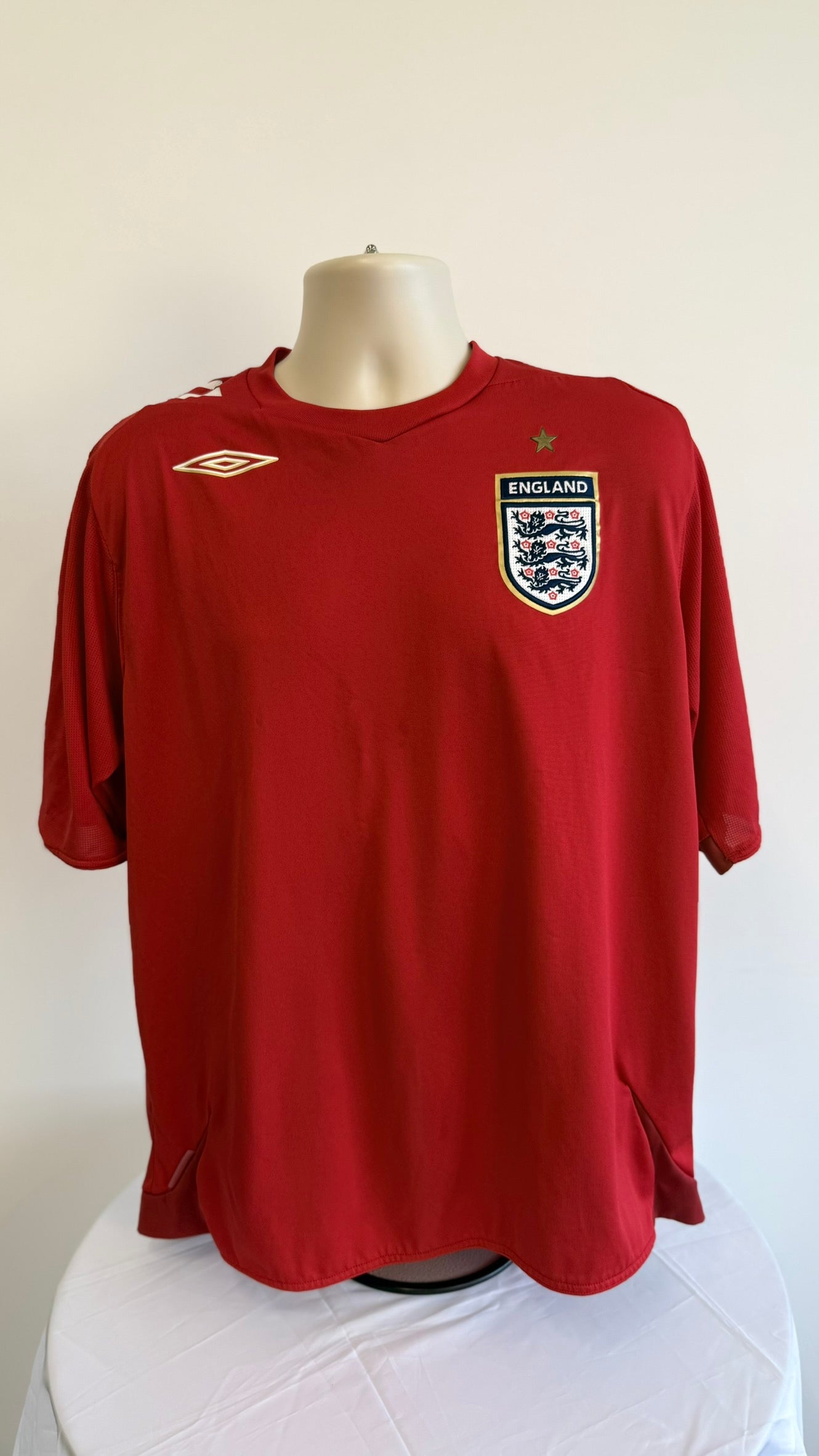Classic Retro England 2006 Football Shirt - XL