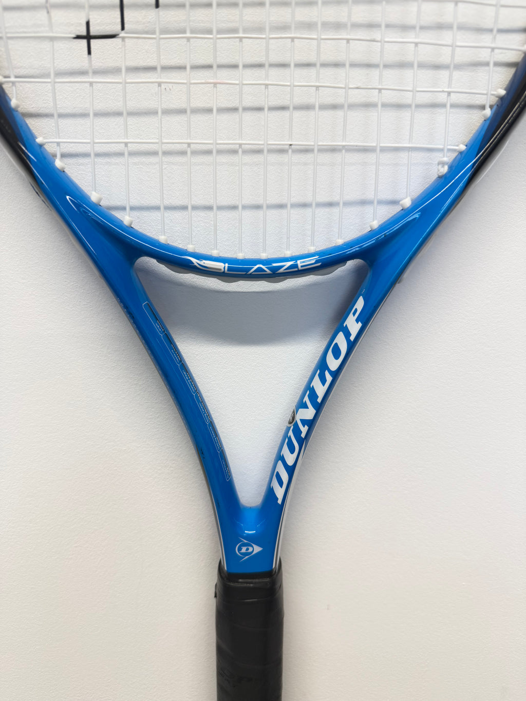 Dunlop Blaze C-100 tennis racket head with white strings and blue frame
