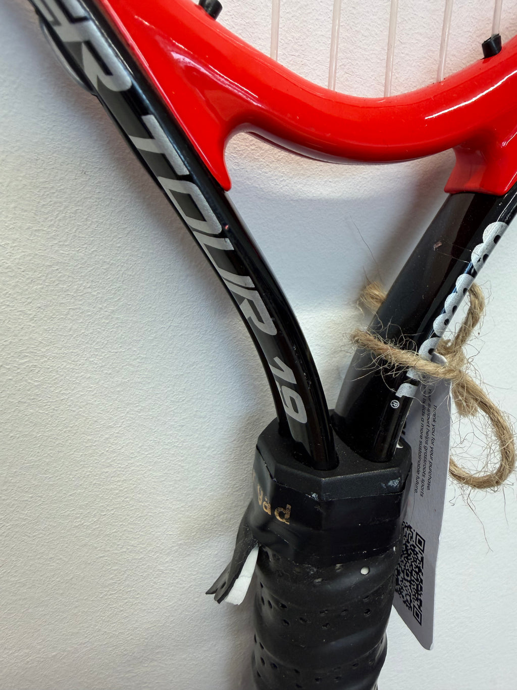 Wilson Federer Tour 19 handle and throat area detail