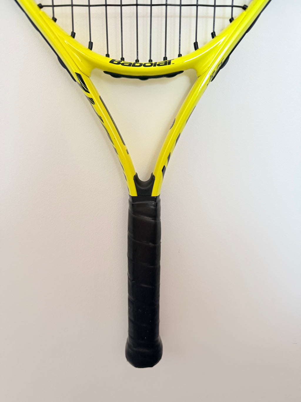 Handle and throat section of Babolat Nadal JR25 tennis racket