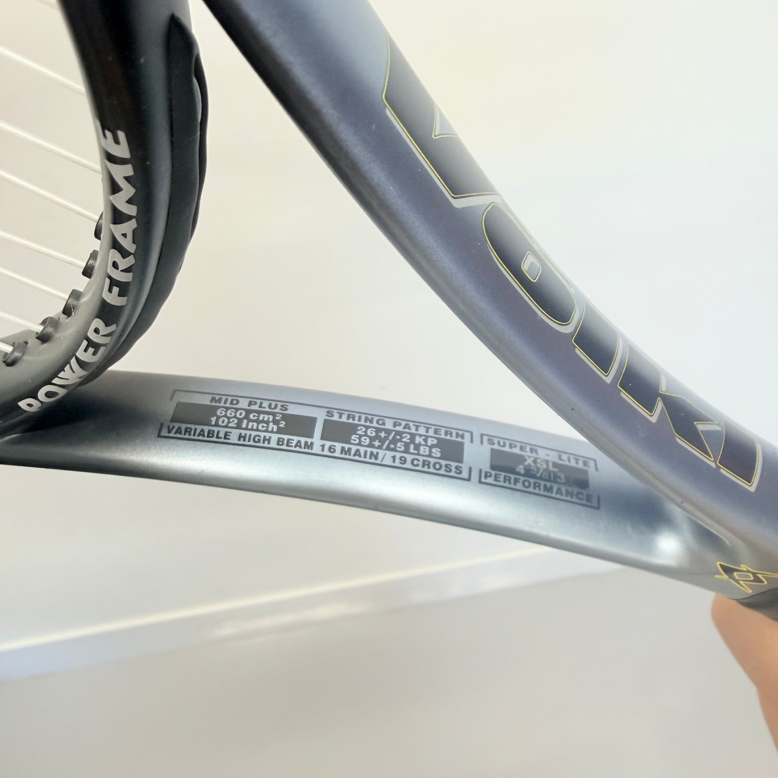 Detail shot of Völkl tennis racket specifications and string pattern
