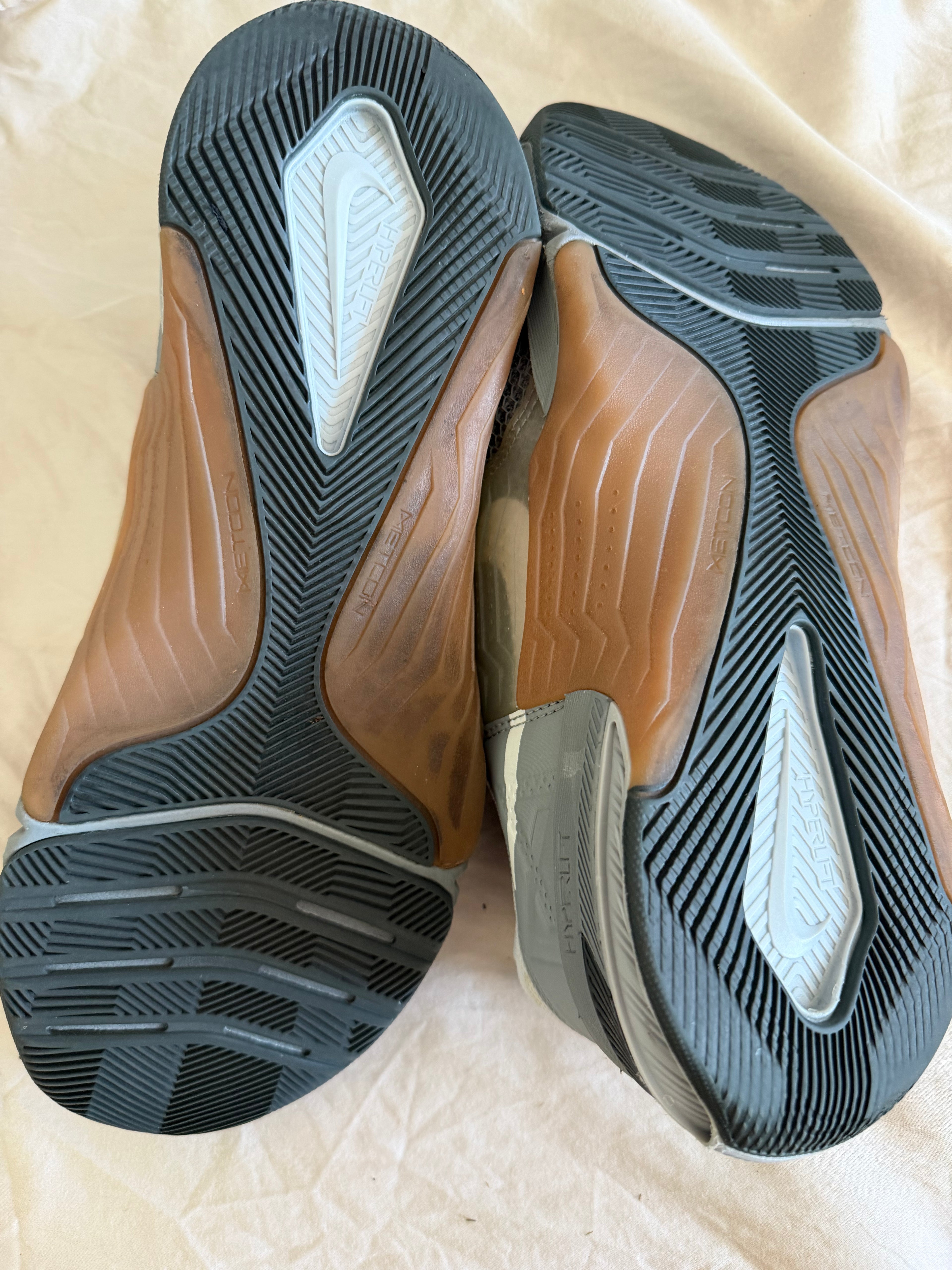 Nike Metcon 7 trainers showing gum and black Hyperlift outsoles