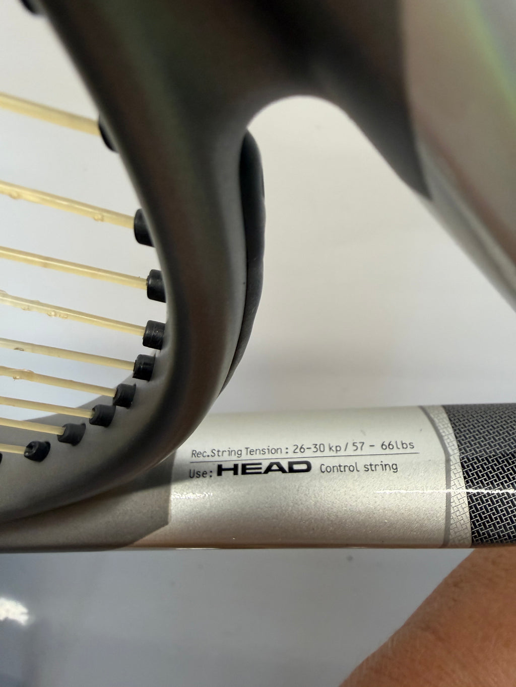 Recommended string tension detail on HEAD Ti.S6 tennis racket