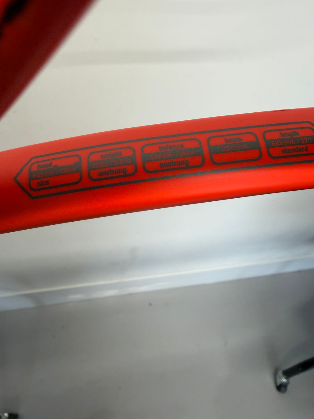 Detail of racket head size, weight, balance and length specs