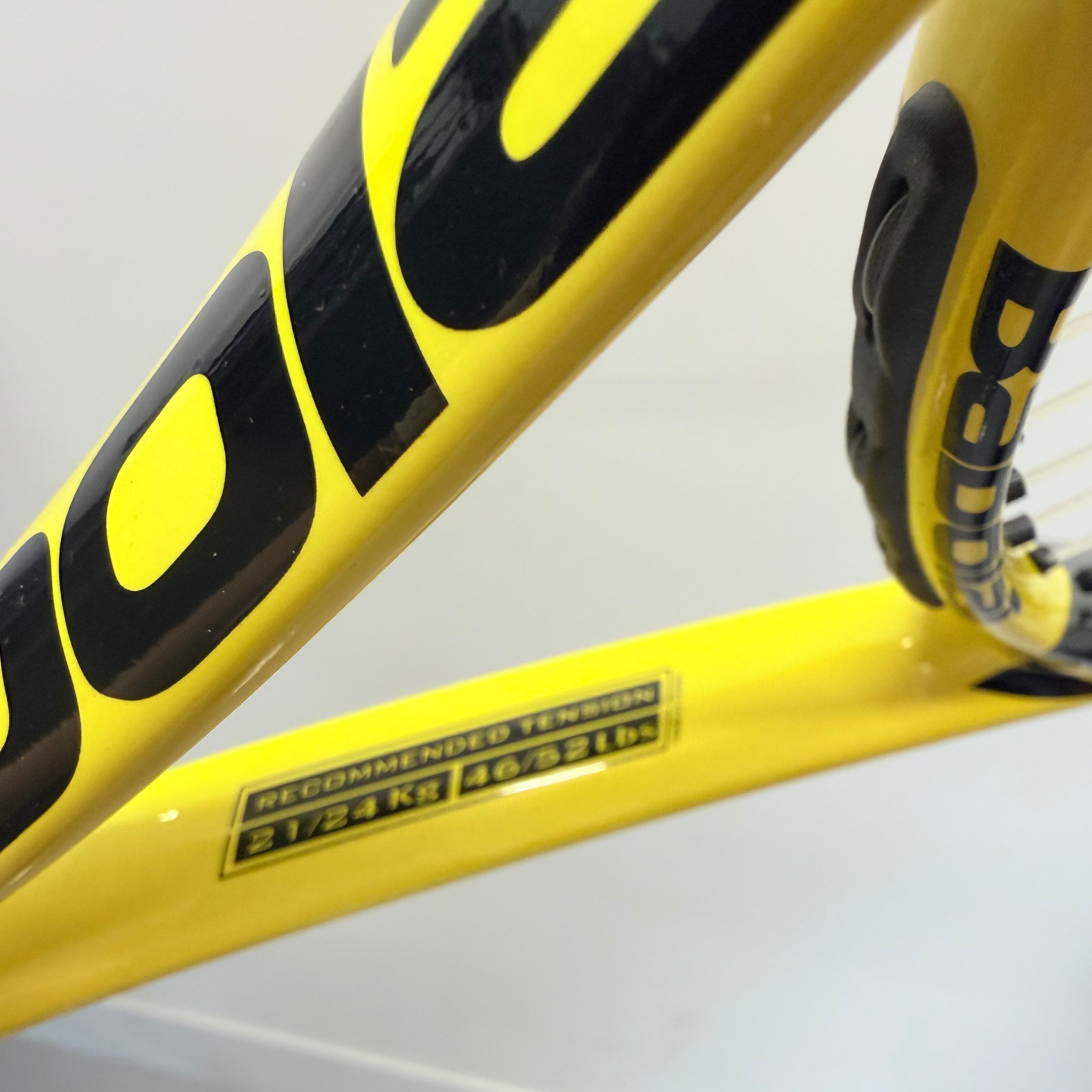 Close-up of Babolat Evoke 102 frame showing recommended tension details
