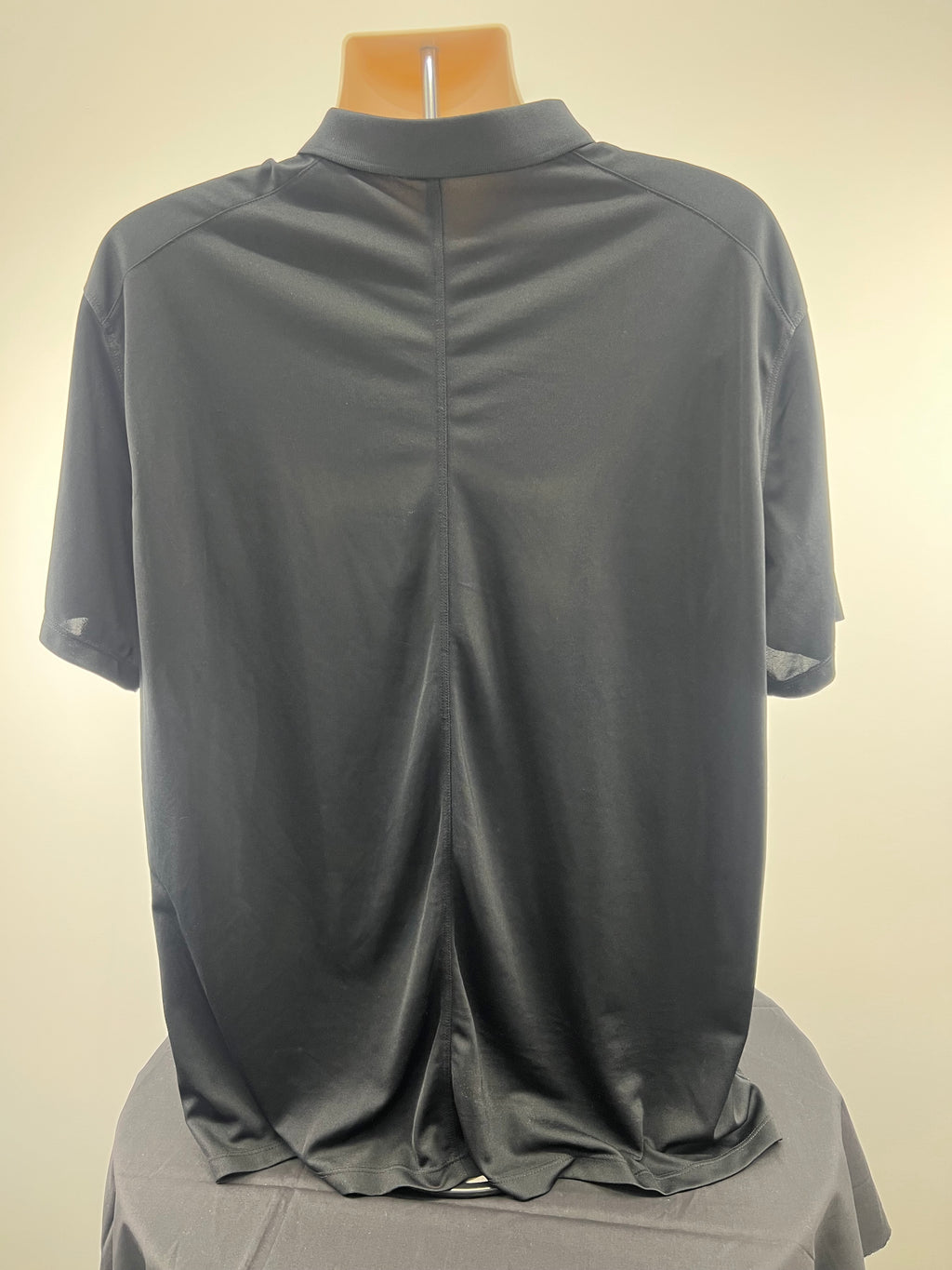 Back view of black Nike Dri-FIT short sleeve golf polo shirt in XL on mannequin