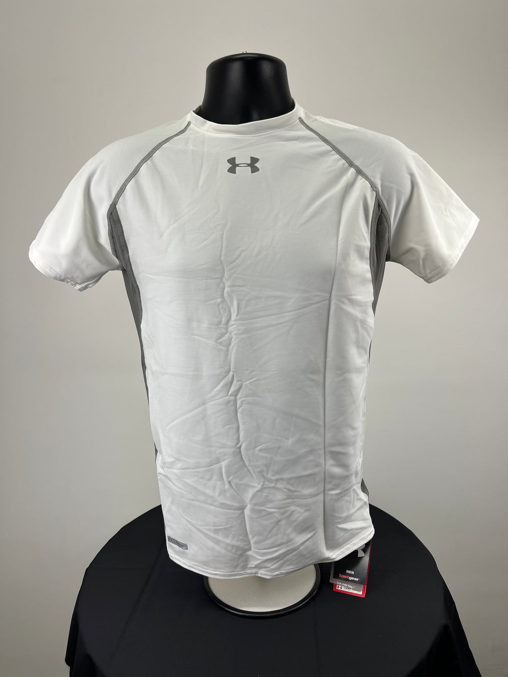 Front view of white and grey Under Armour Metal performance T-shirt size XL on mannequin
