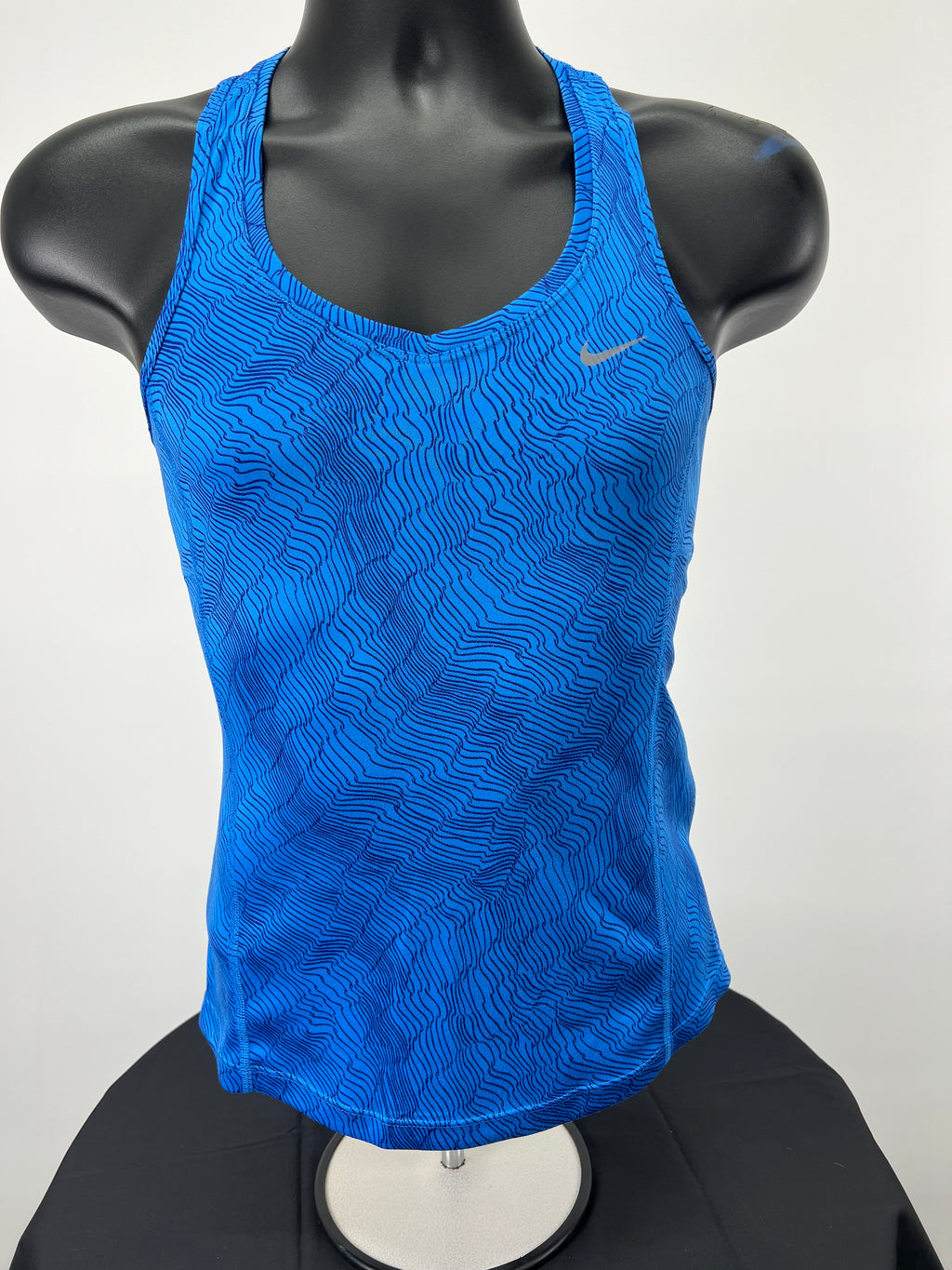 Front view of Nike blue patterned running vest top on black mannequin