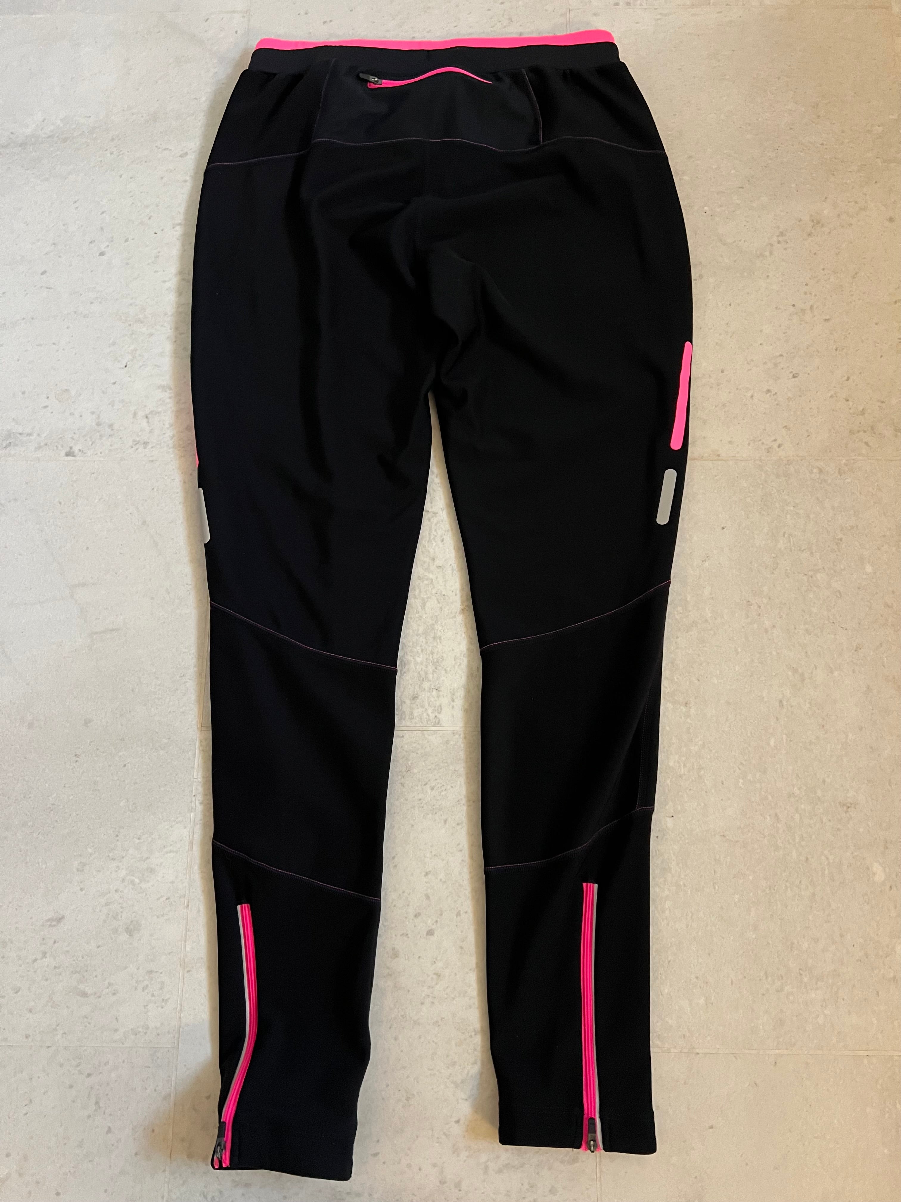 Reverse view of Ronhill black running tights showing pocket with zip and ankle zips in pink