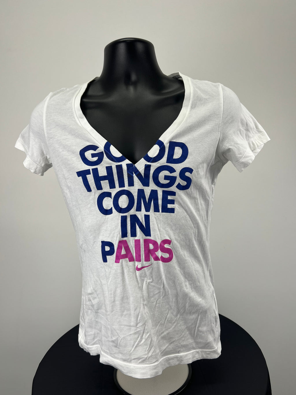 Nike slim fit V neck white t-shirt with navy and pink print on the front displayed on mannequin