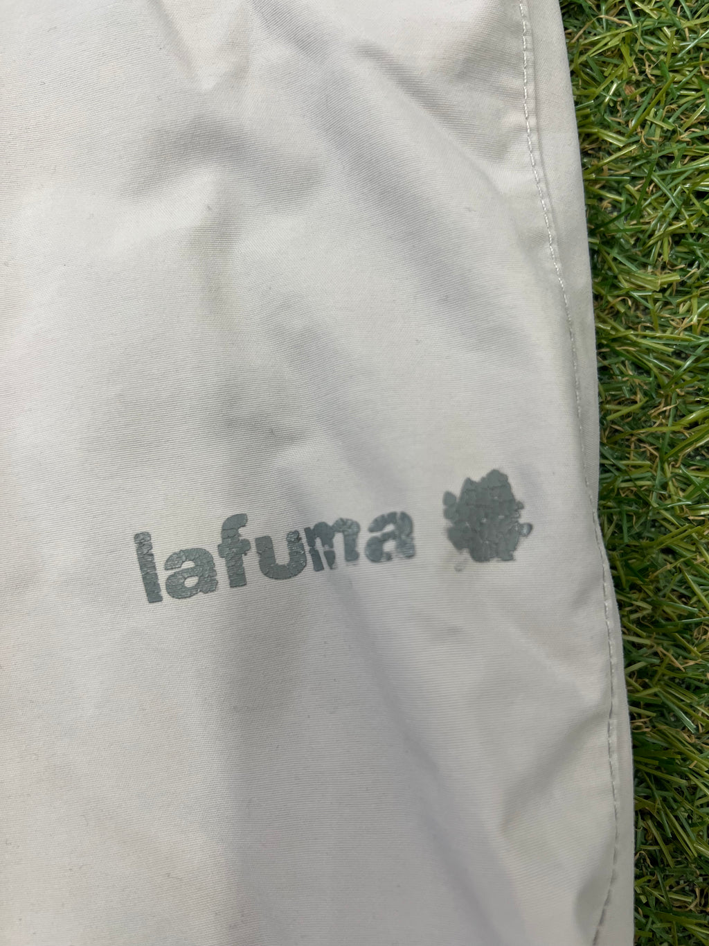 Close-up detail of Clima 5000 waterproof rating print on light grey fabric