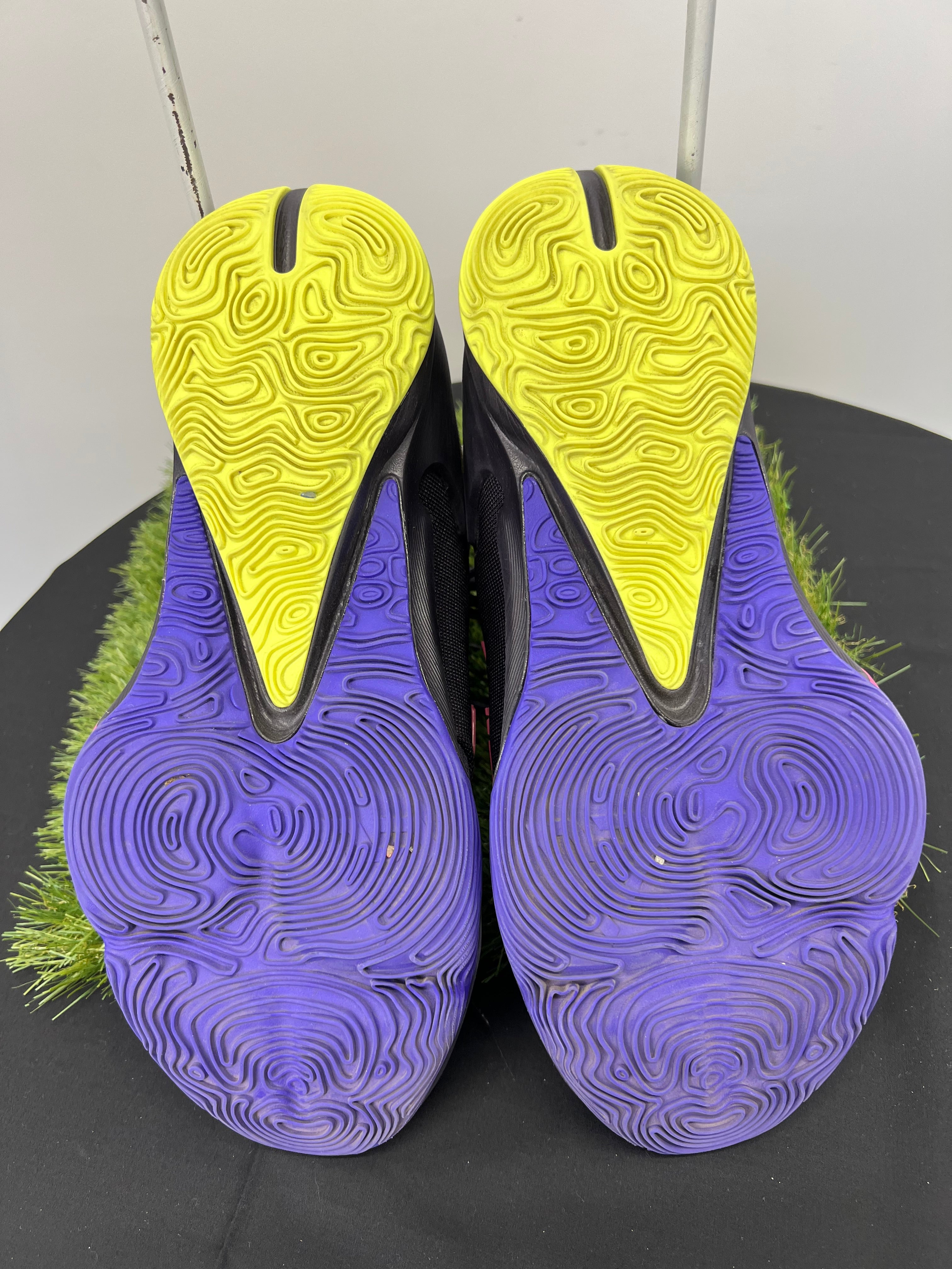 Sole view showing purple and yellow traction pattern on Nike Zoom Freak 3 basketball trainers