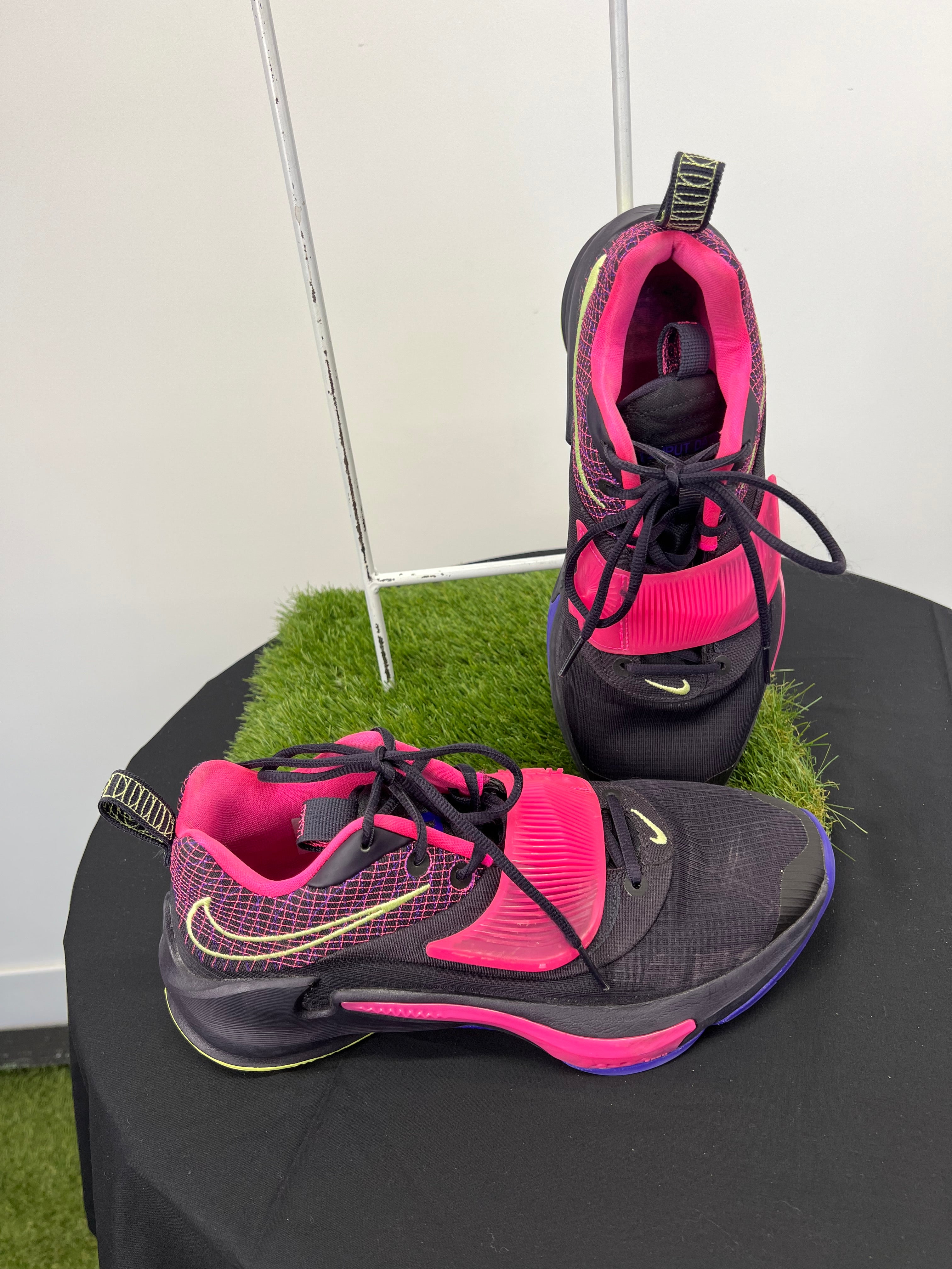 Side angle view of Nike Zoom Freak 3 trainers revealing black, pink and neon yellow colour scheme