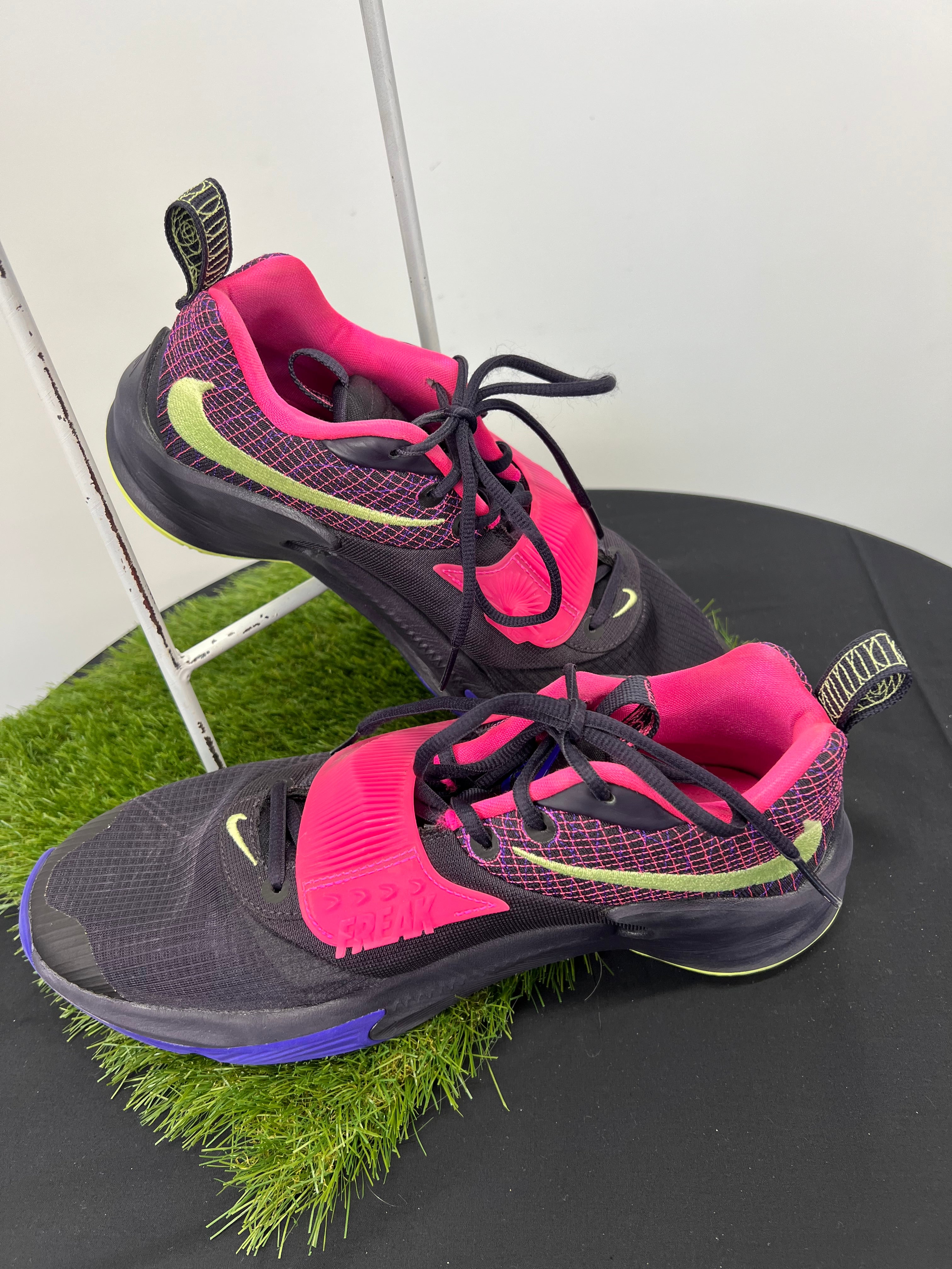 Oblique side view highlighting the pink strap labelled 'FREAK' and black laces of Nike Zoom Freak 3 trainers