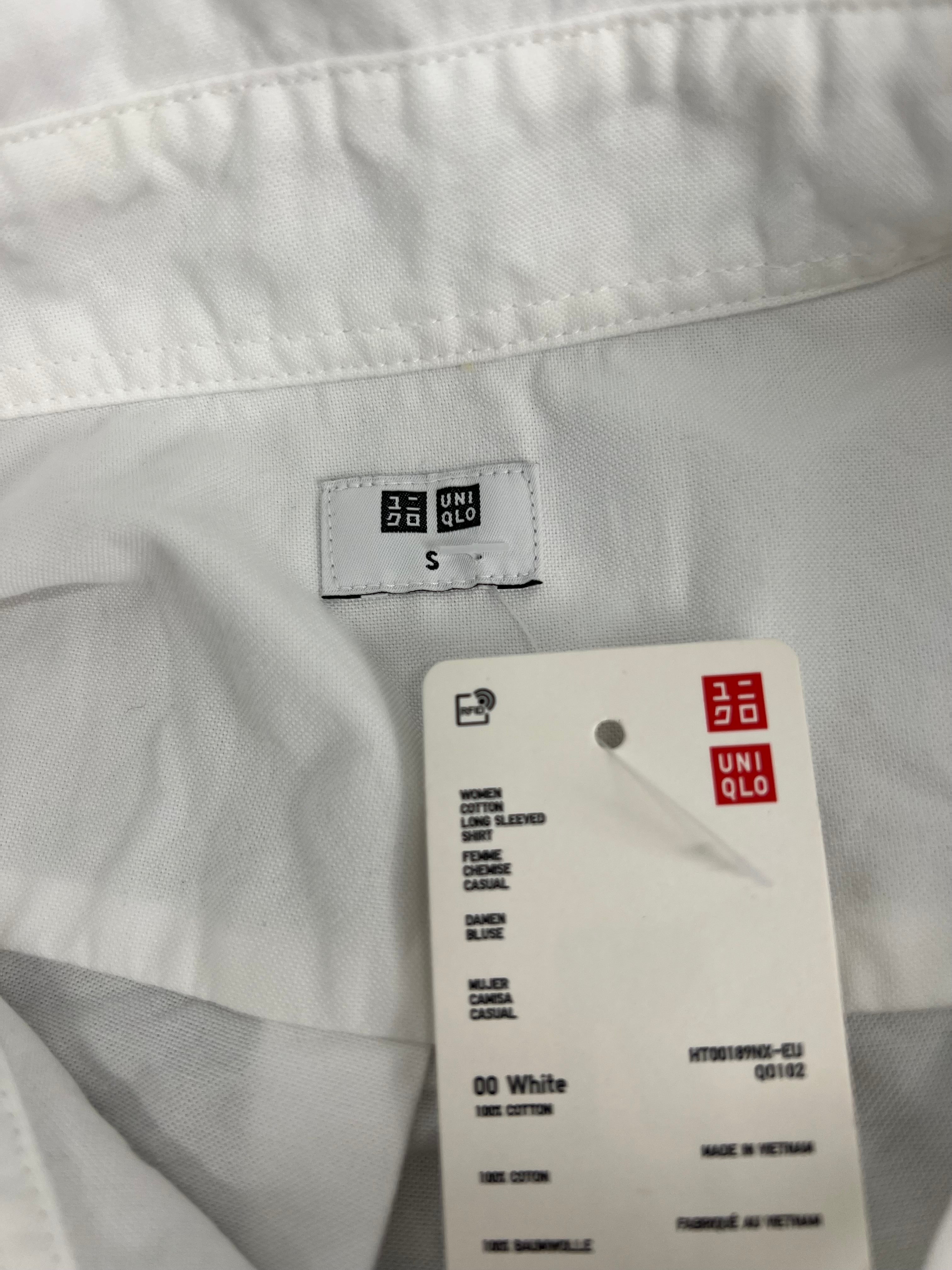 UNIQLO brand label and size tag inside collar of white cotton shirt