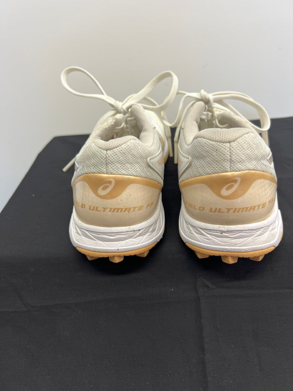 Rear view of Asics Field Ultimate FF hockey shoes displaying padded collar and heel branding