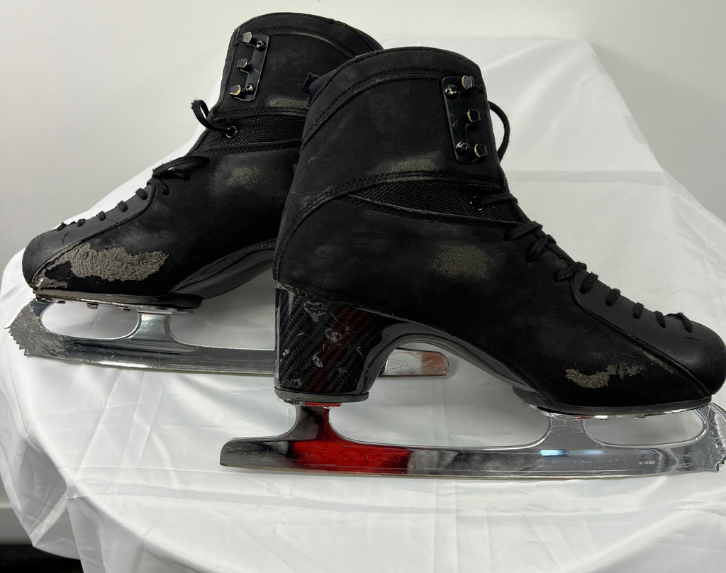 Another side angle of Aura SKY 200 boots illustrating blade attachment and wear on boot surface