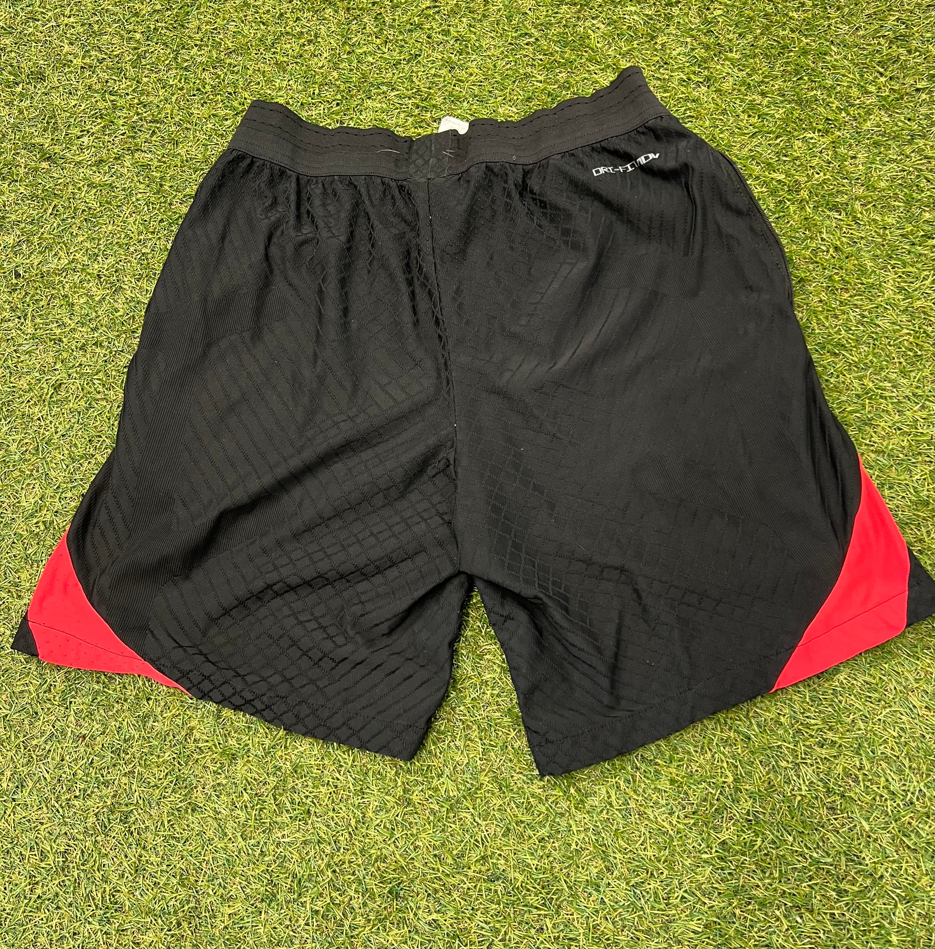 Liverpool FC Nike Dri  FitAdv Shorts - Black - Squad Worn - XL