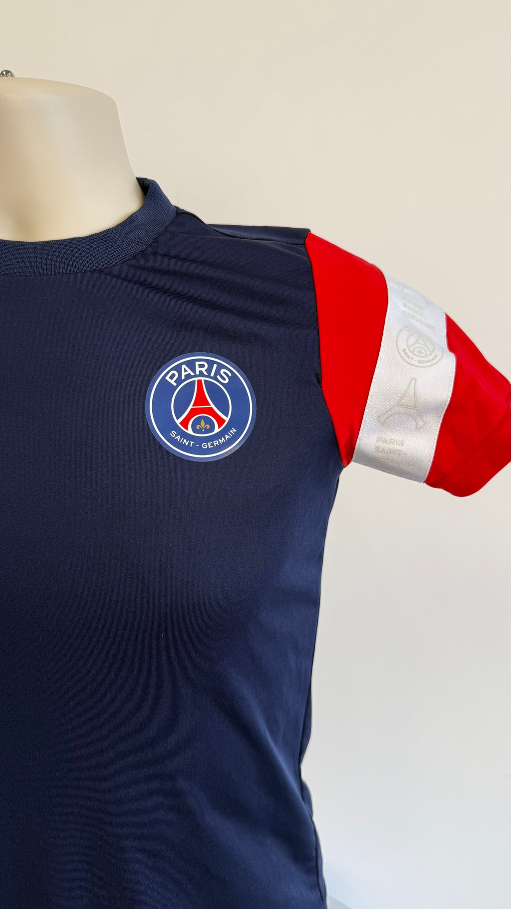 Close view of PSG badge and sleeve design on kids t-shirt