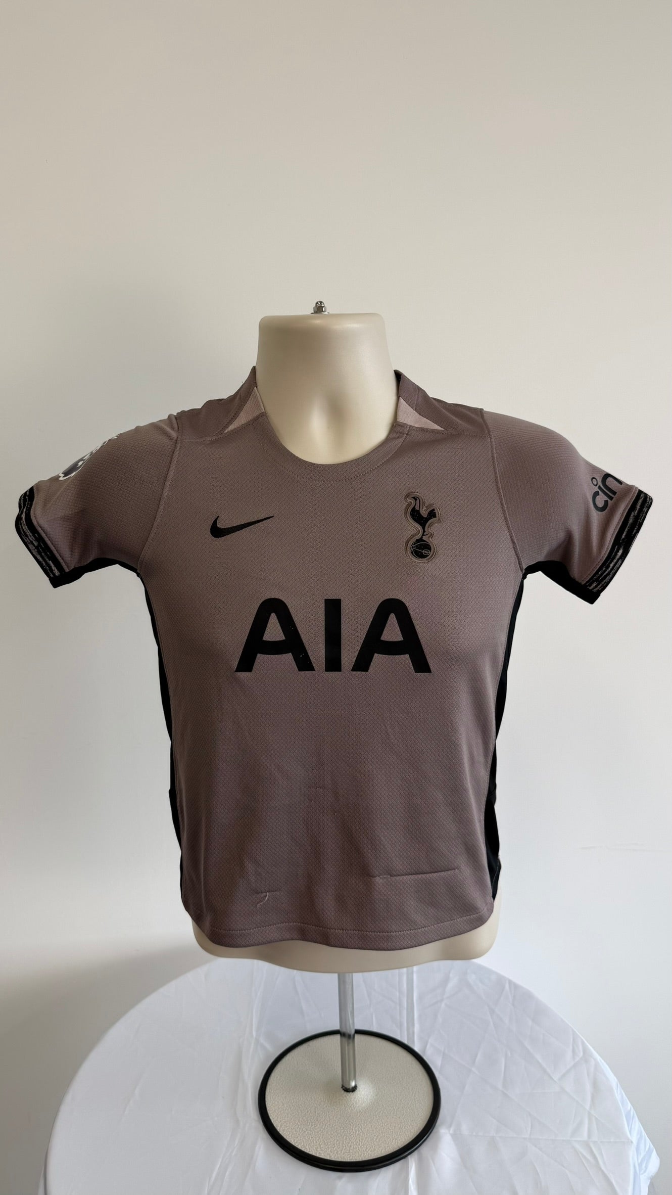 Front view of Tottenham Hotspur kids Udogie #38 football shirt