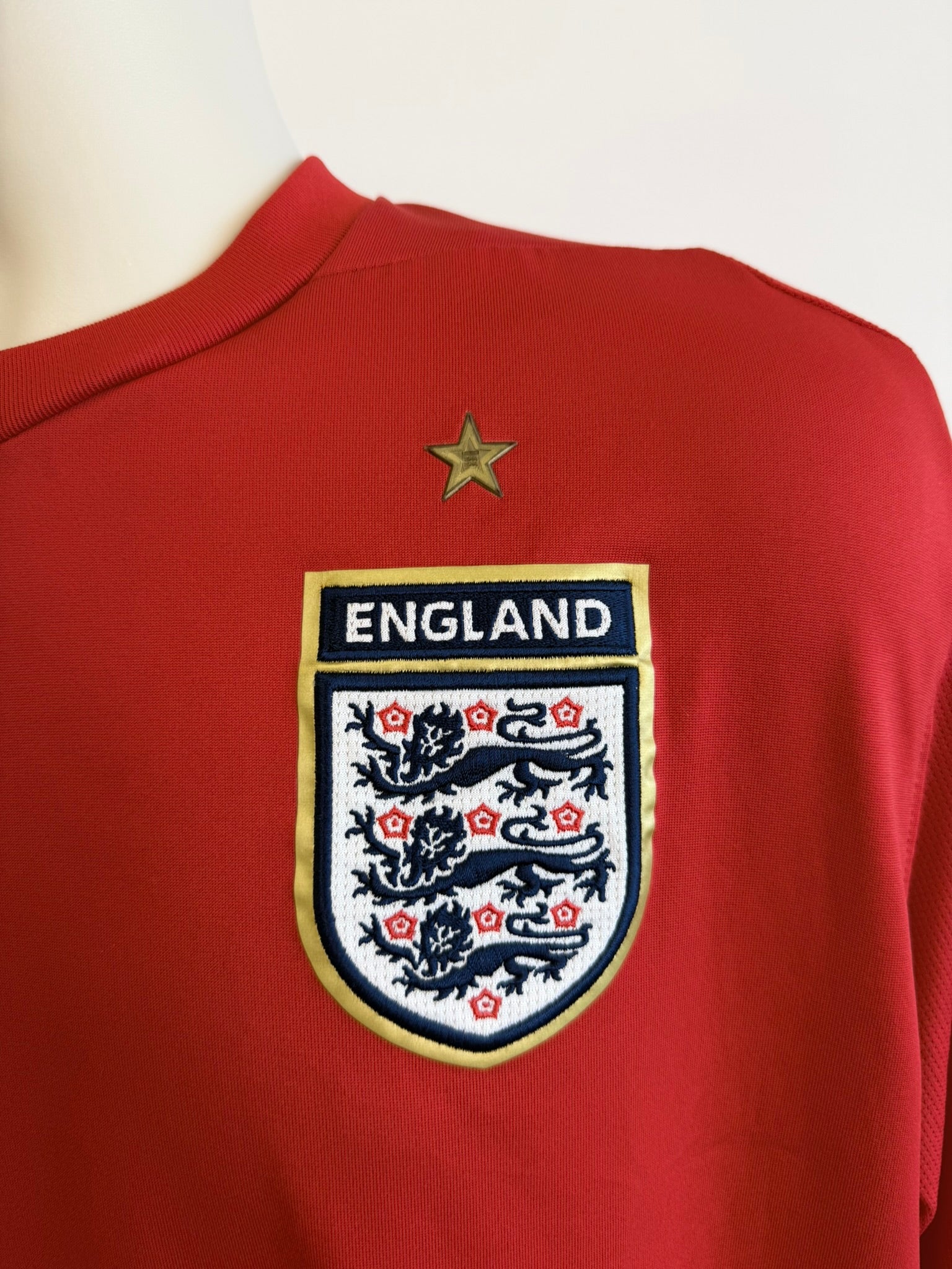 Classic Retro England 2006 Football Shirt - XL