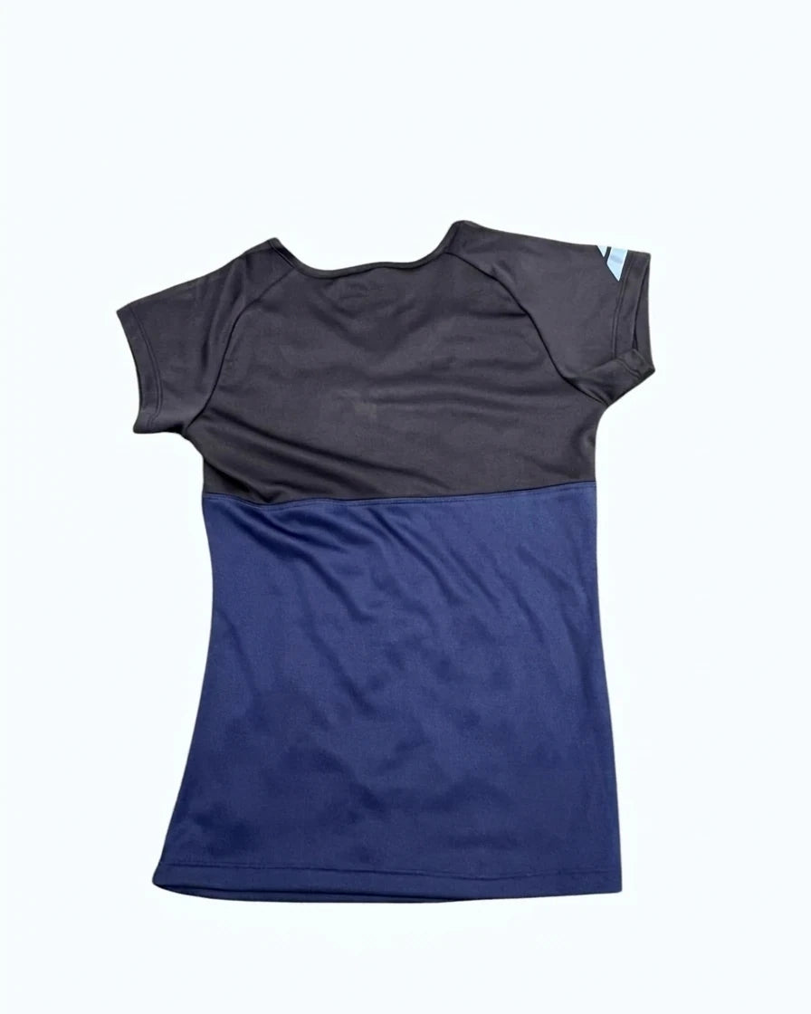 Enhanced kitround Babolat women's dark blue short sleeve moisture-wicking tennis t-shirt with light blue accents on sleeves.