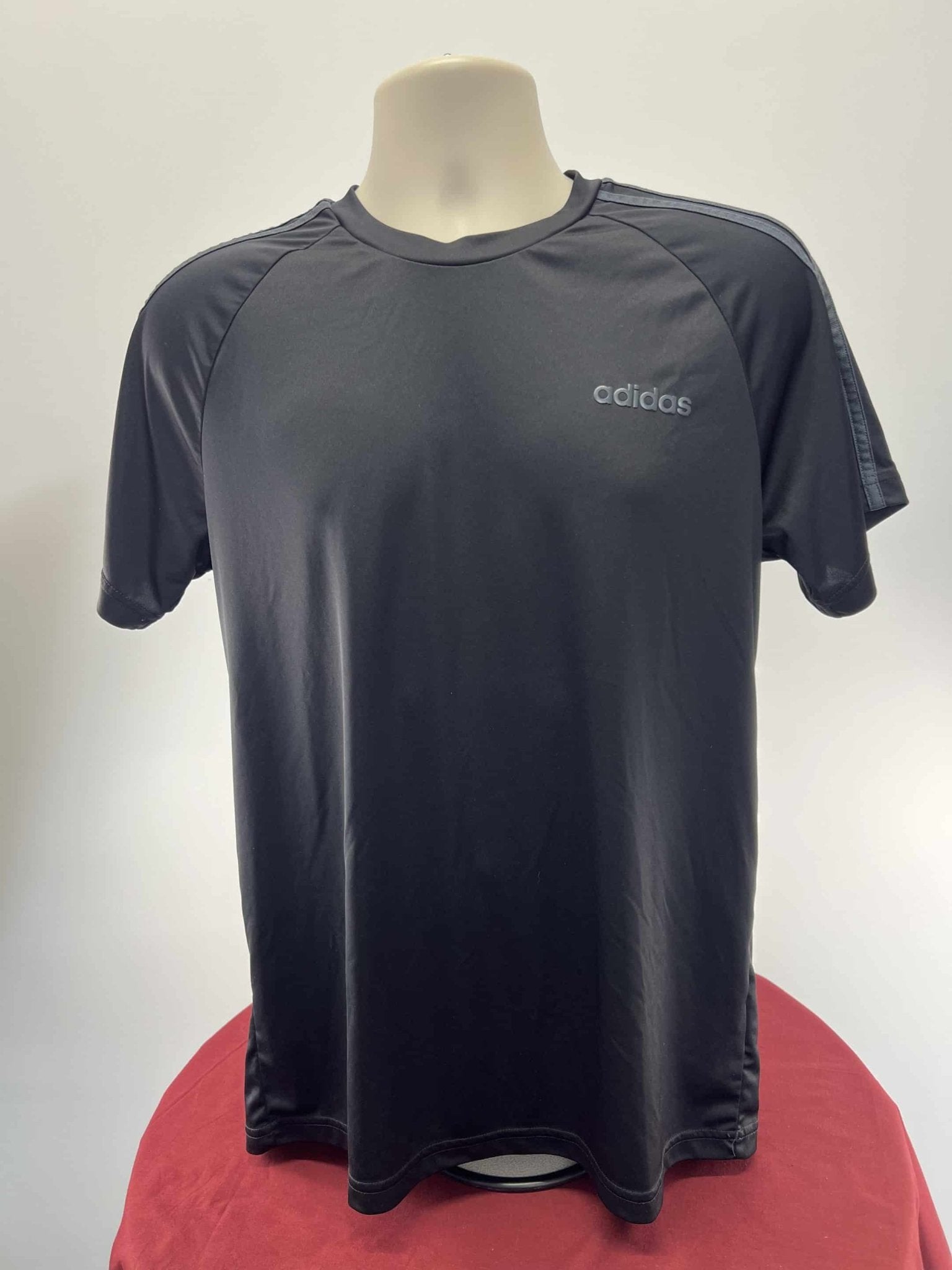 adidas Black T-Shirt - kitround kitround product