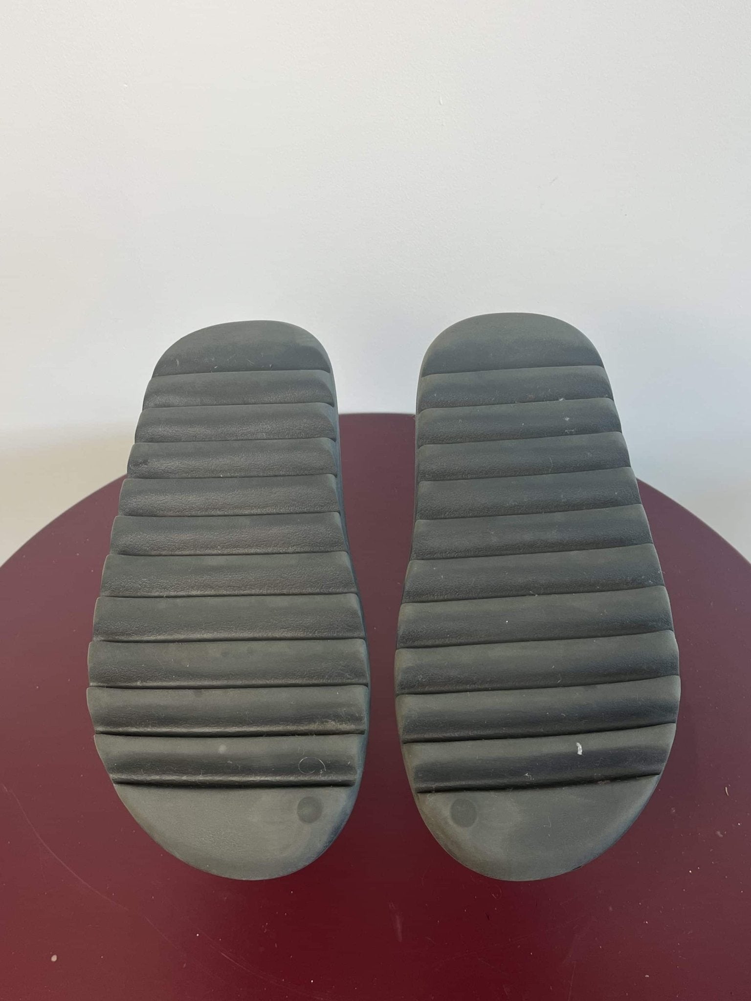 Adidas Yeezy Sliders - kitround kitround product