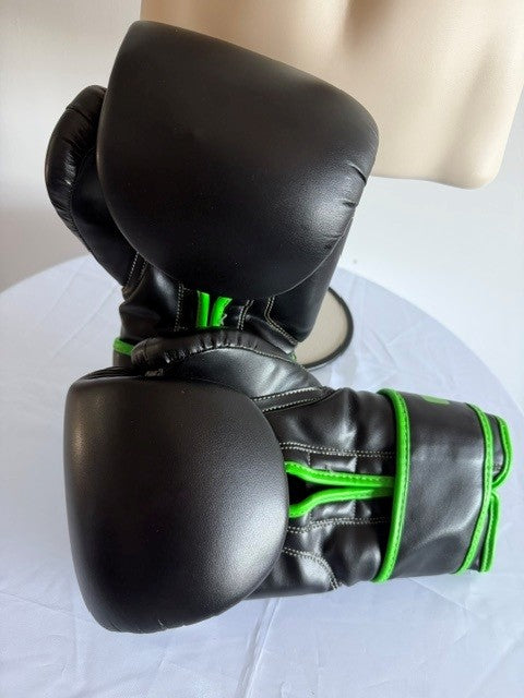 Pair of DL Boxing Gloves - 140z