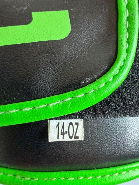 Pair of DL Boxing Gloves - 140z