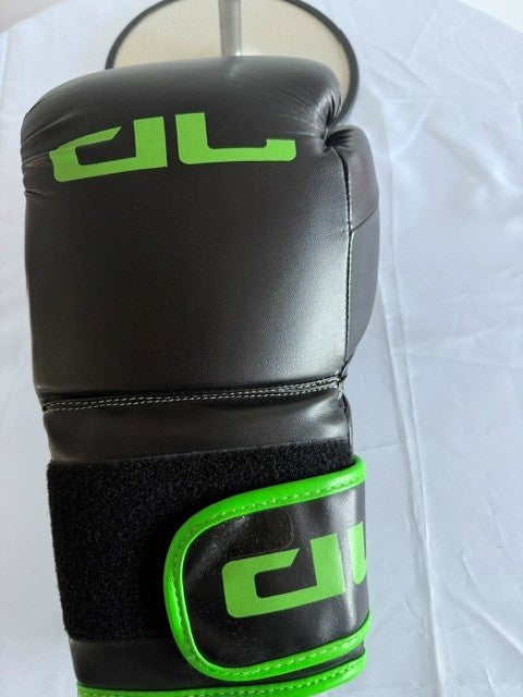 Pair of DL Boxing Gloves - 140z