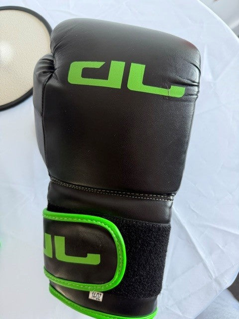 Pair of DL Boxing Gloves - 140z
