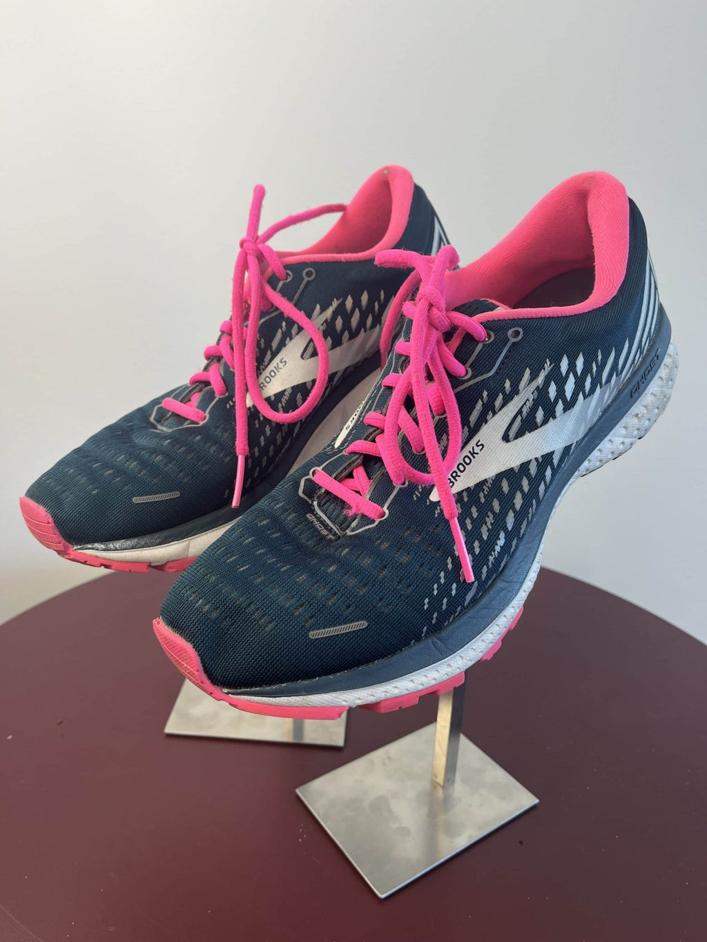 Brooks Running Shoes - Dark Blue with Pink Accents - kitround kitround product