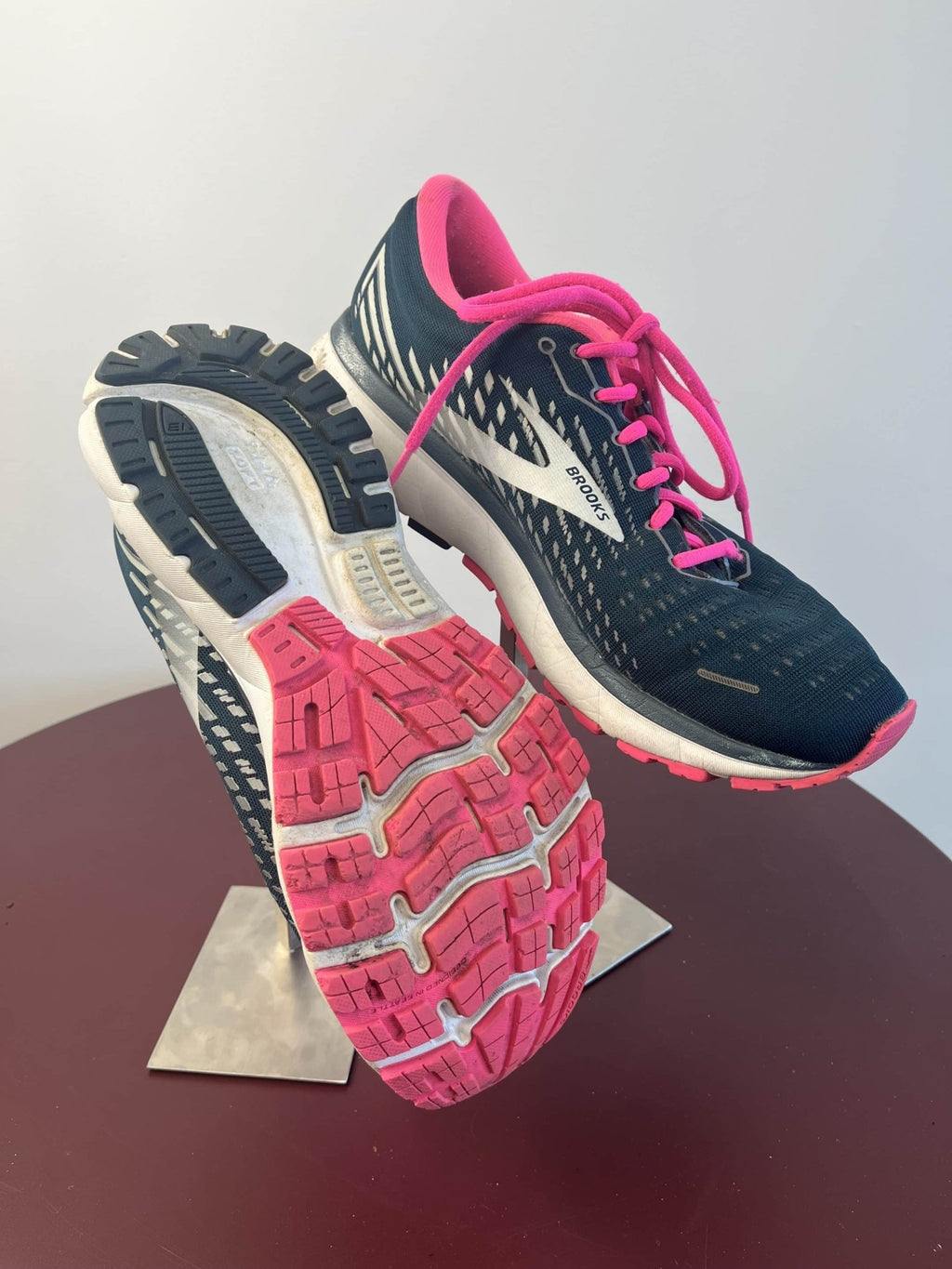 Brooks Running Shoes - Dark Blue with Pink Accents - kitround kitround product