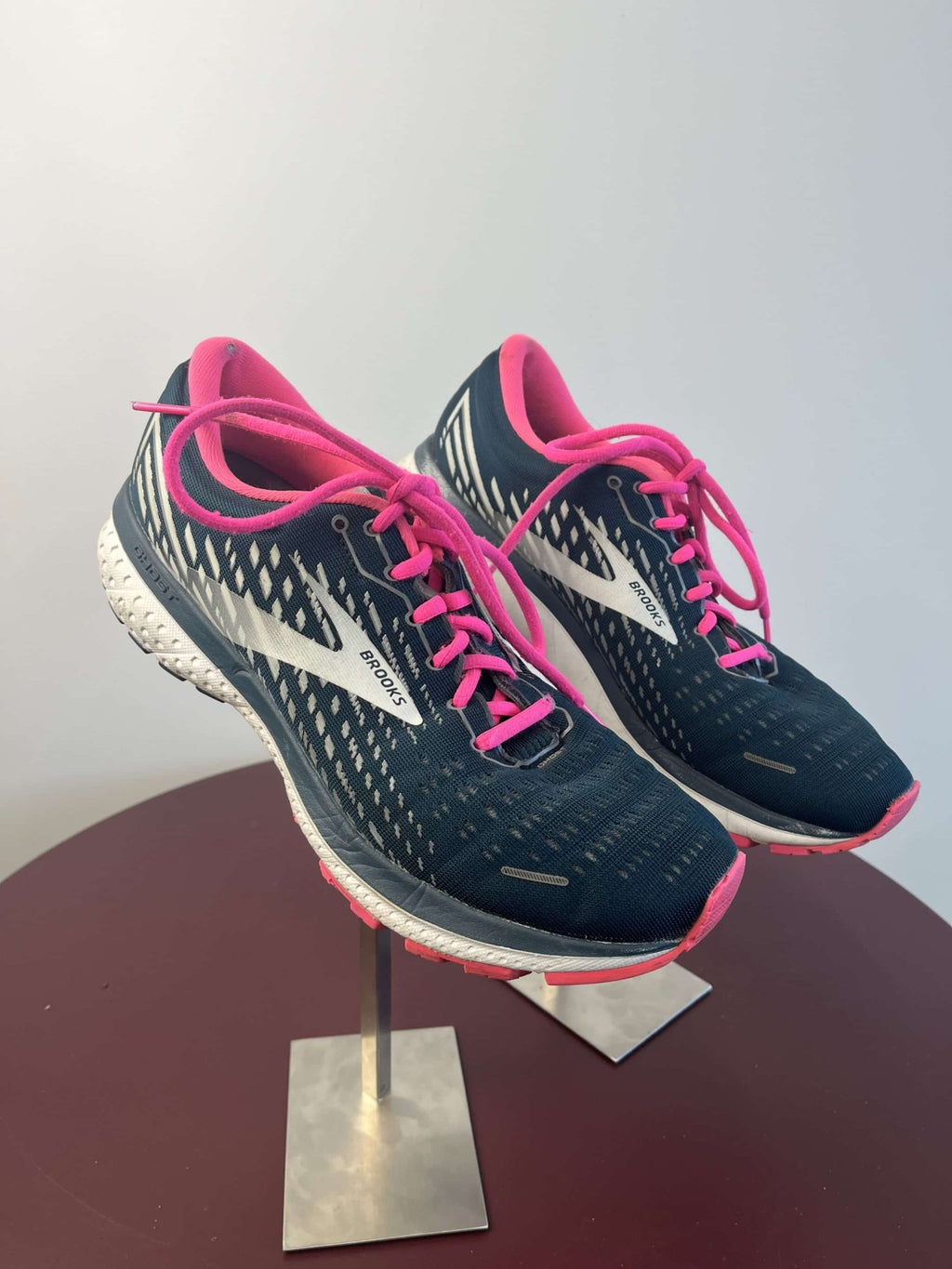 Brooks Running Shoes - Dark Blue with Pink Accents - kitround kitround product