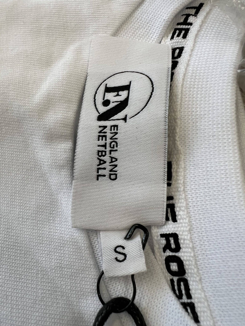 England Netball Graffiti Roses Supporter T-Shirt Kids Size S - kitround England Netball product