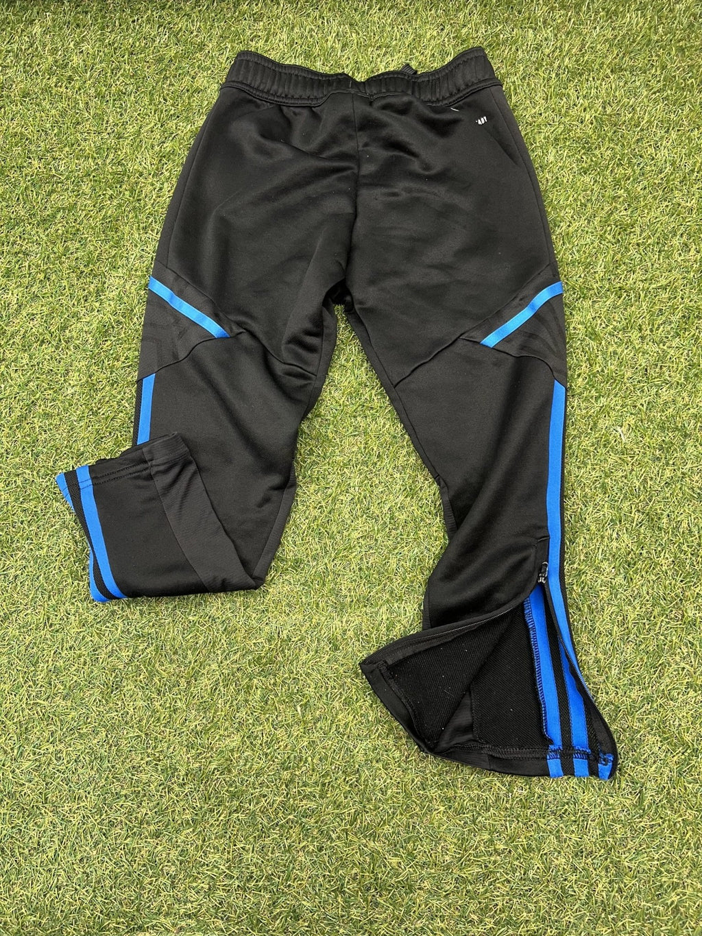 Kid’s adidas Manchester United Tracksuit Bottoms - kitround kitround product