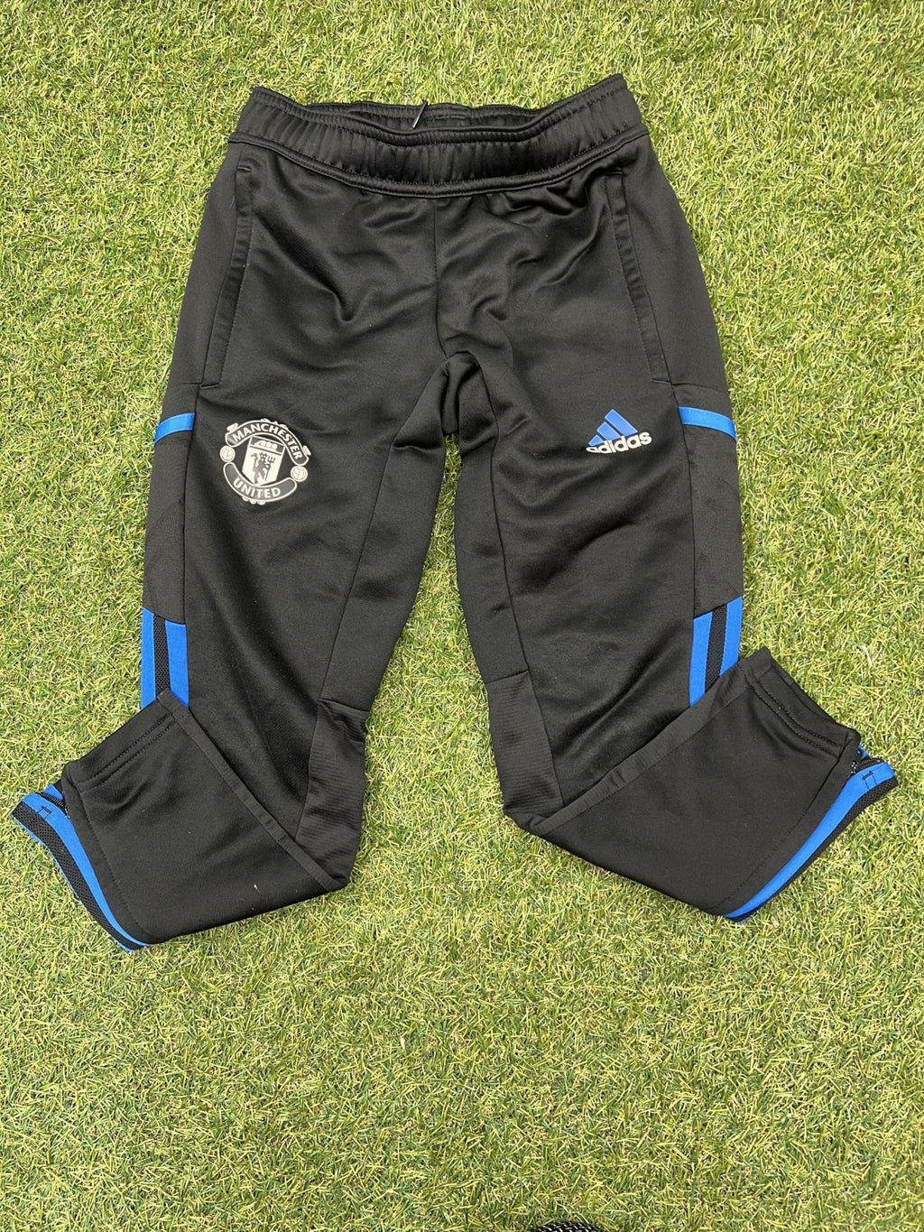 Kid’s adidas Manchester United Tracksuit Bottoms - kitround kitround product