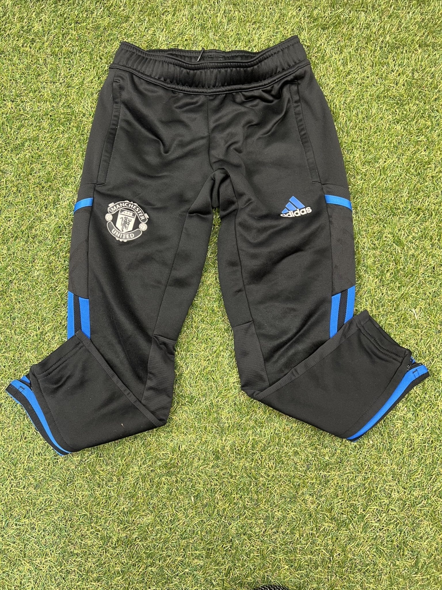 Kid’s adidas Manchester United Tracksuit Bottoms - kitround kitround product