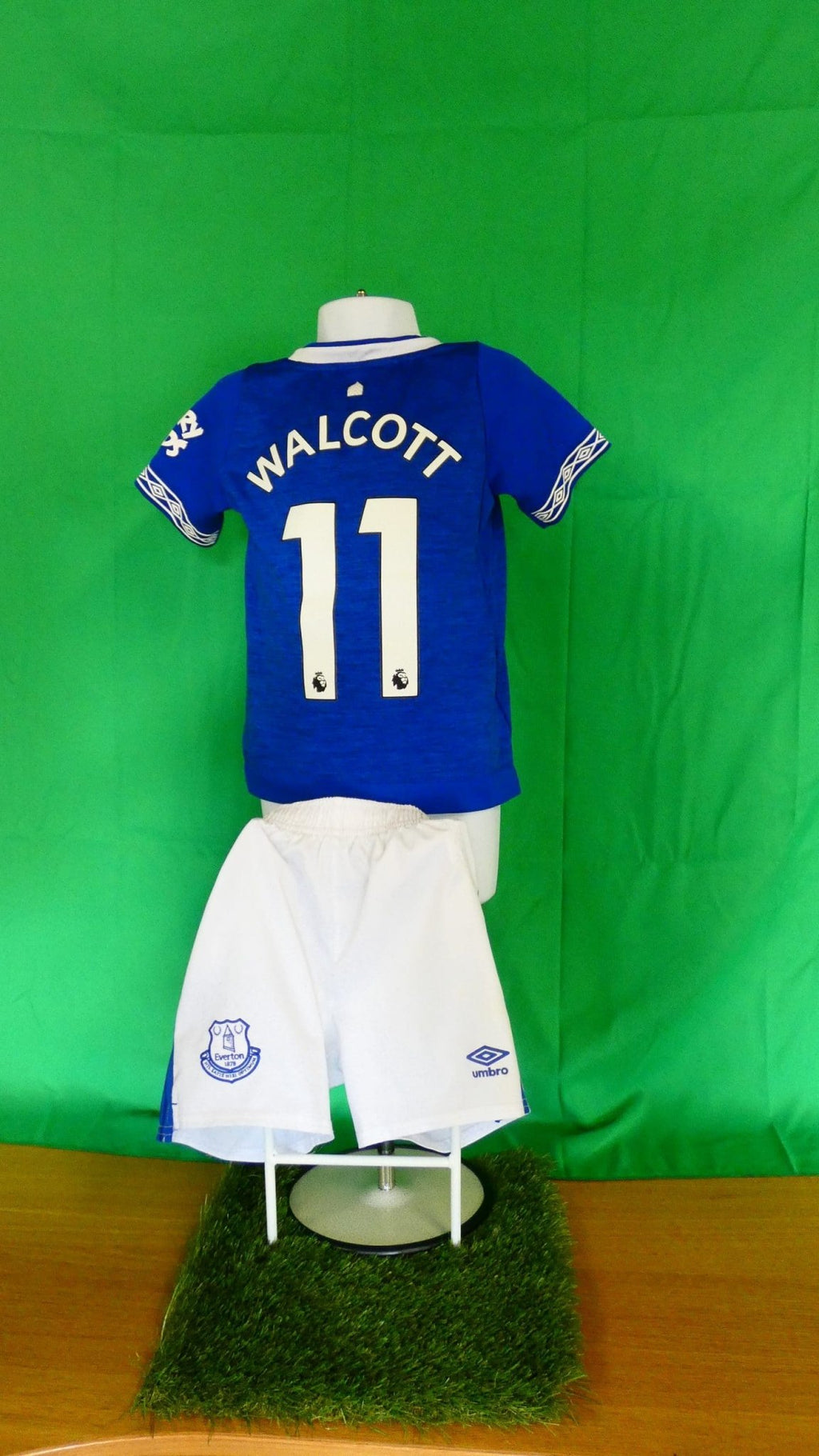 Kids Everton Walcott Football Kit 4 - 5 years - kitround kitround product