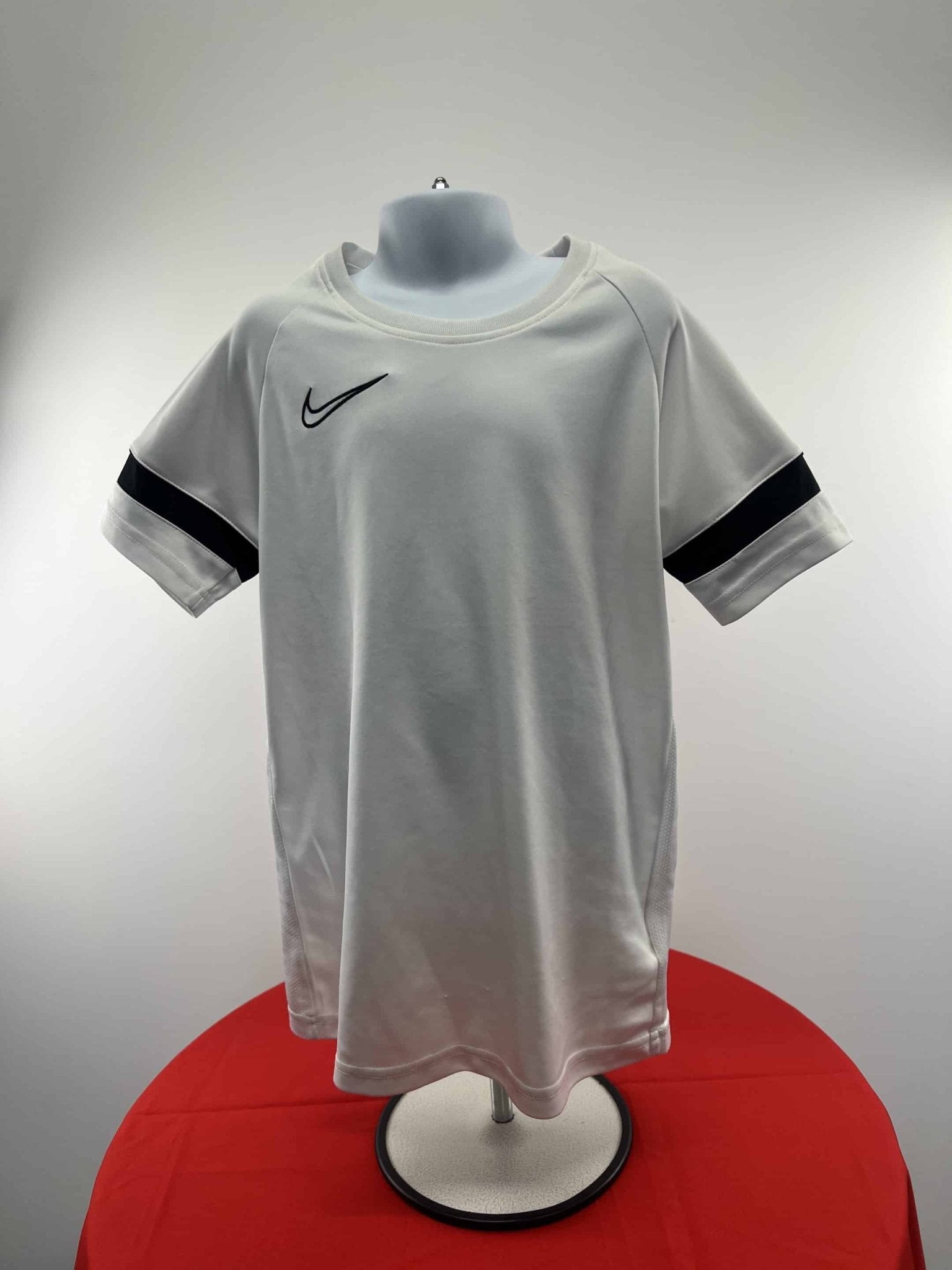 Kid's Nike Football Shirt Size M 137 - 147cm - kitround kitround product