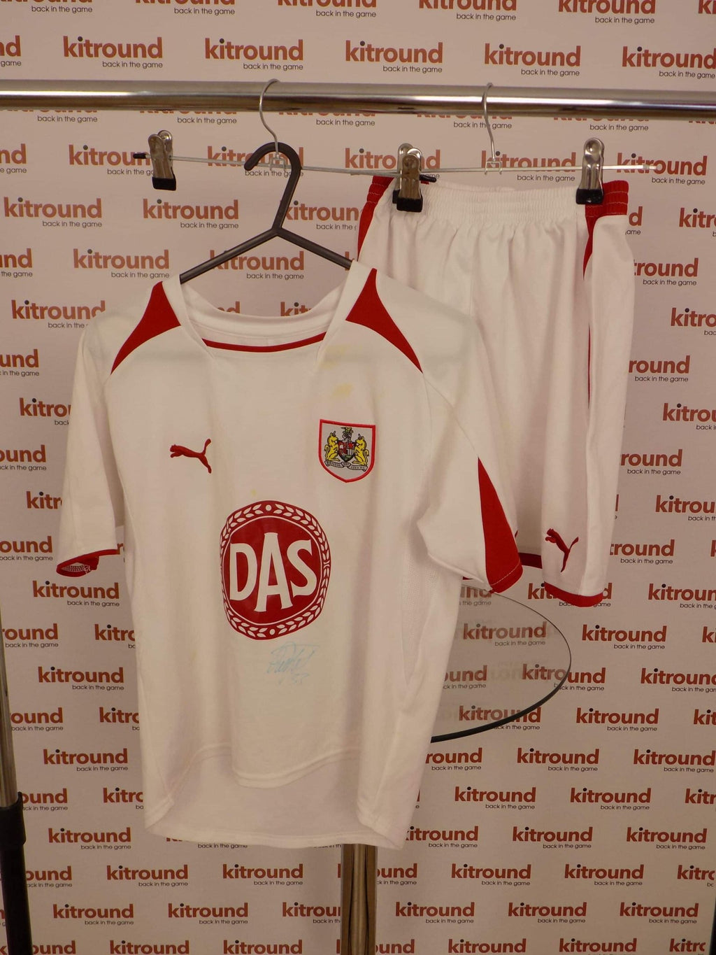 Kids Signed Bristol City FC Football Kit - kitround kitround product