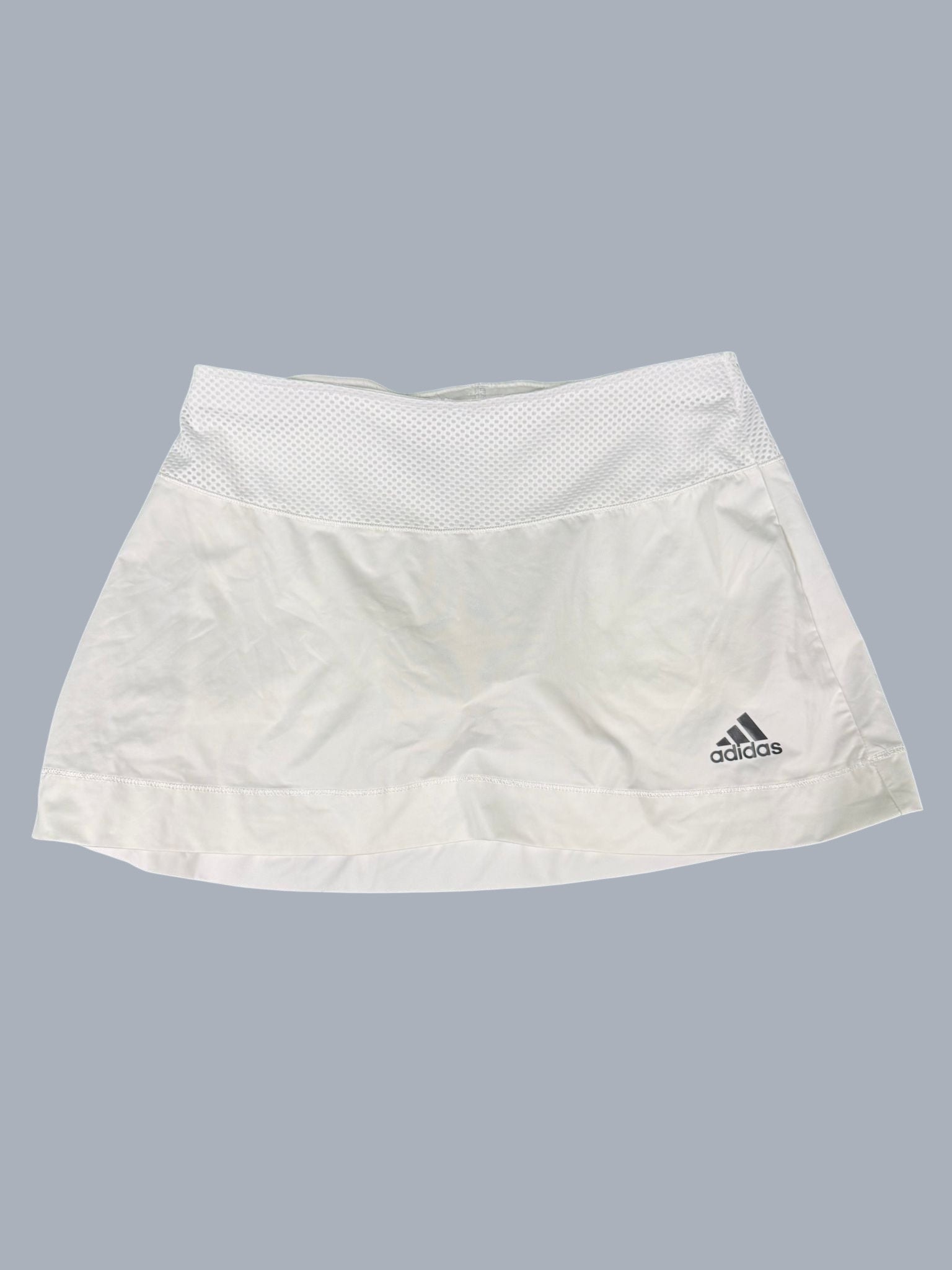kitround Adidas women's white tennis skirt with black logo and mesh waistband, size 10