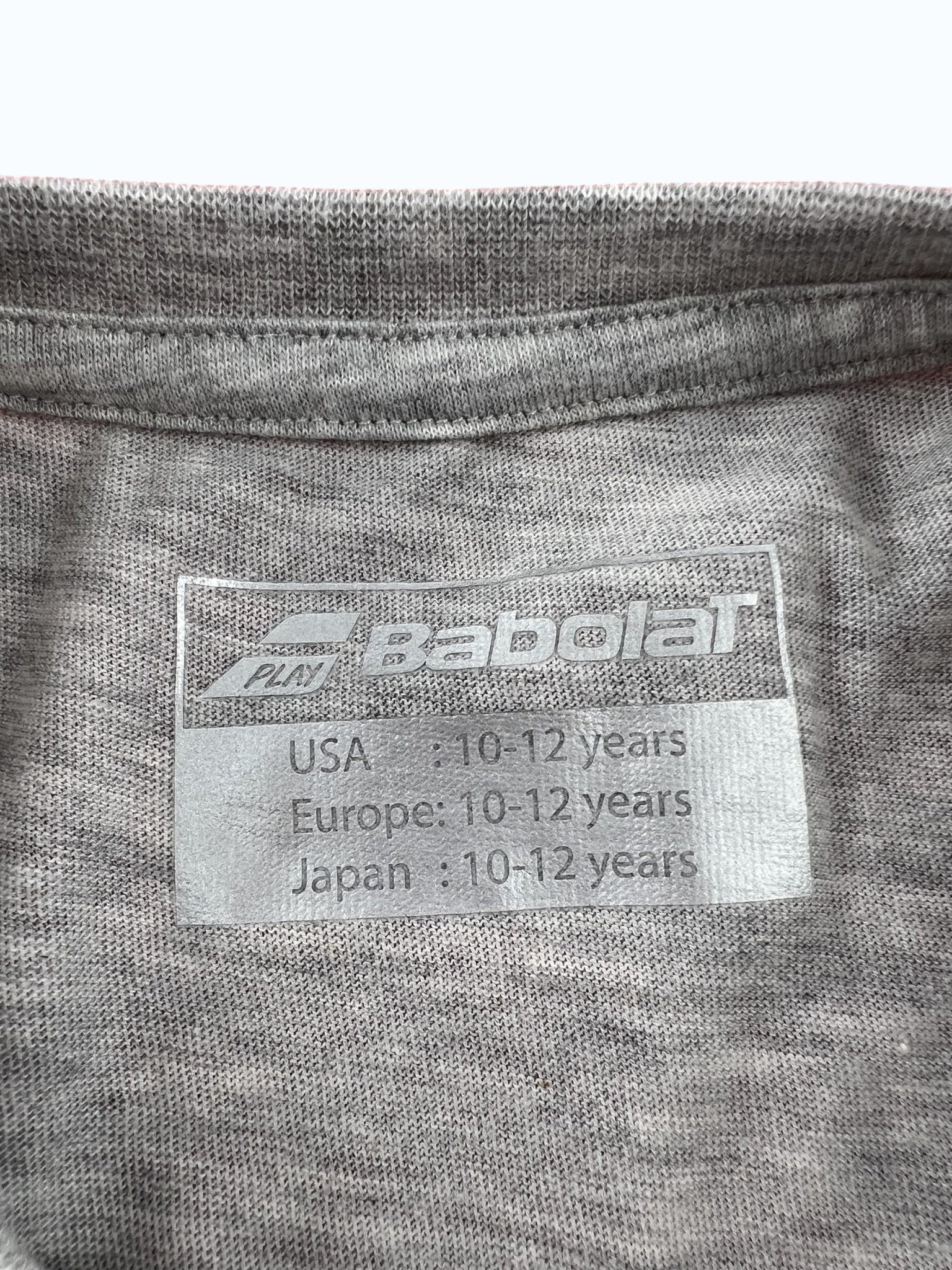 kitround Babolat grey t-shirt for kids aged 10-12 years, featuring the Babolat logo and size information.