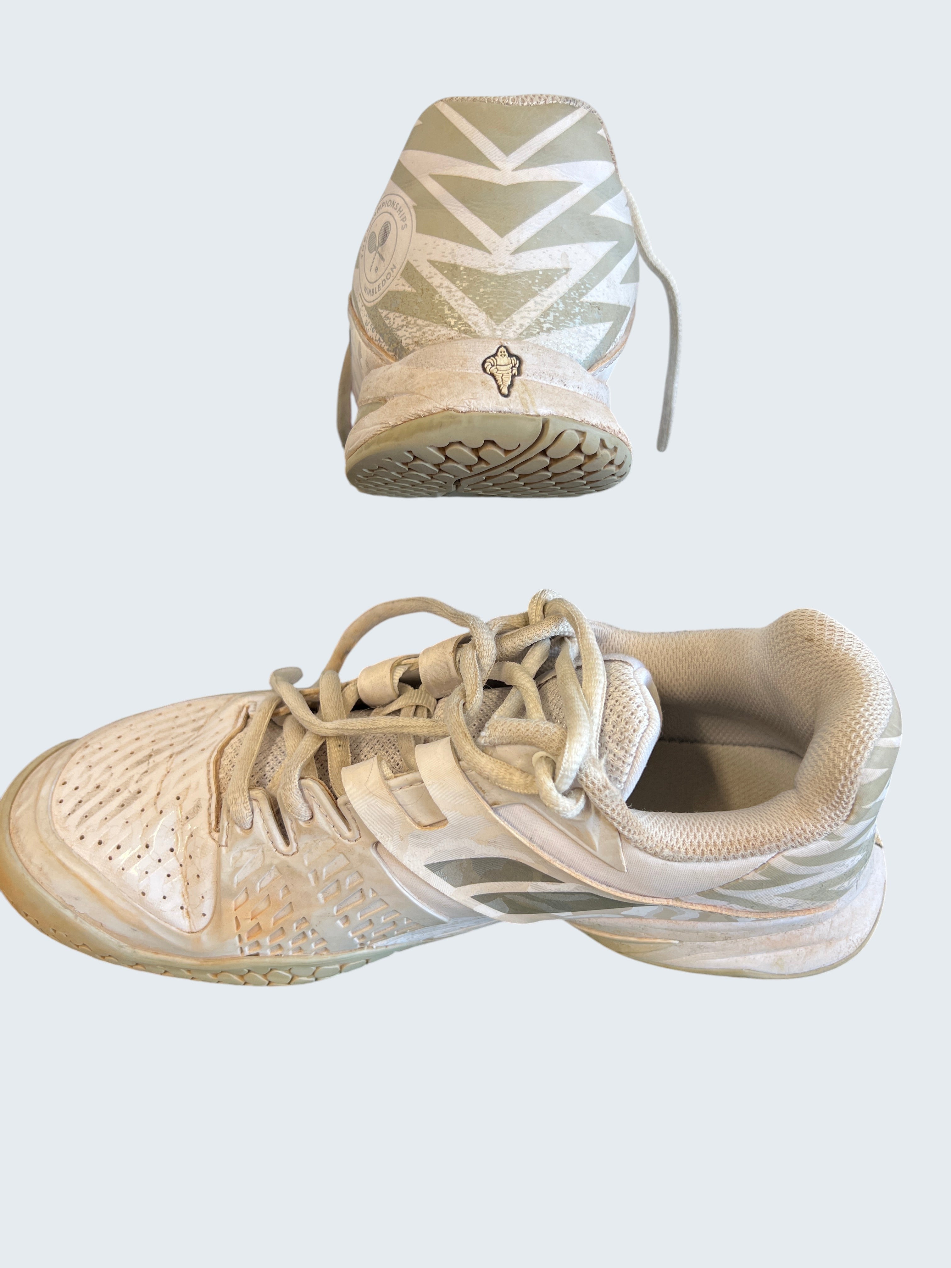 kitround Kids/Youths Babolat Propulse All Court Wimbledon Junior Tennis Shoes in white and light beige with synthetic and mesh upper.