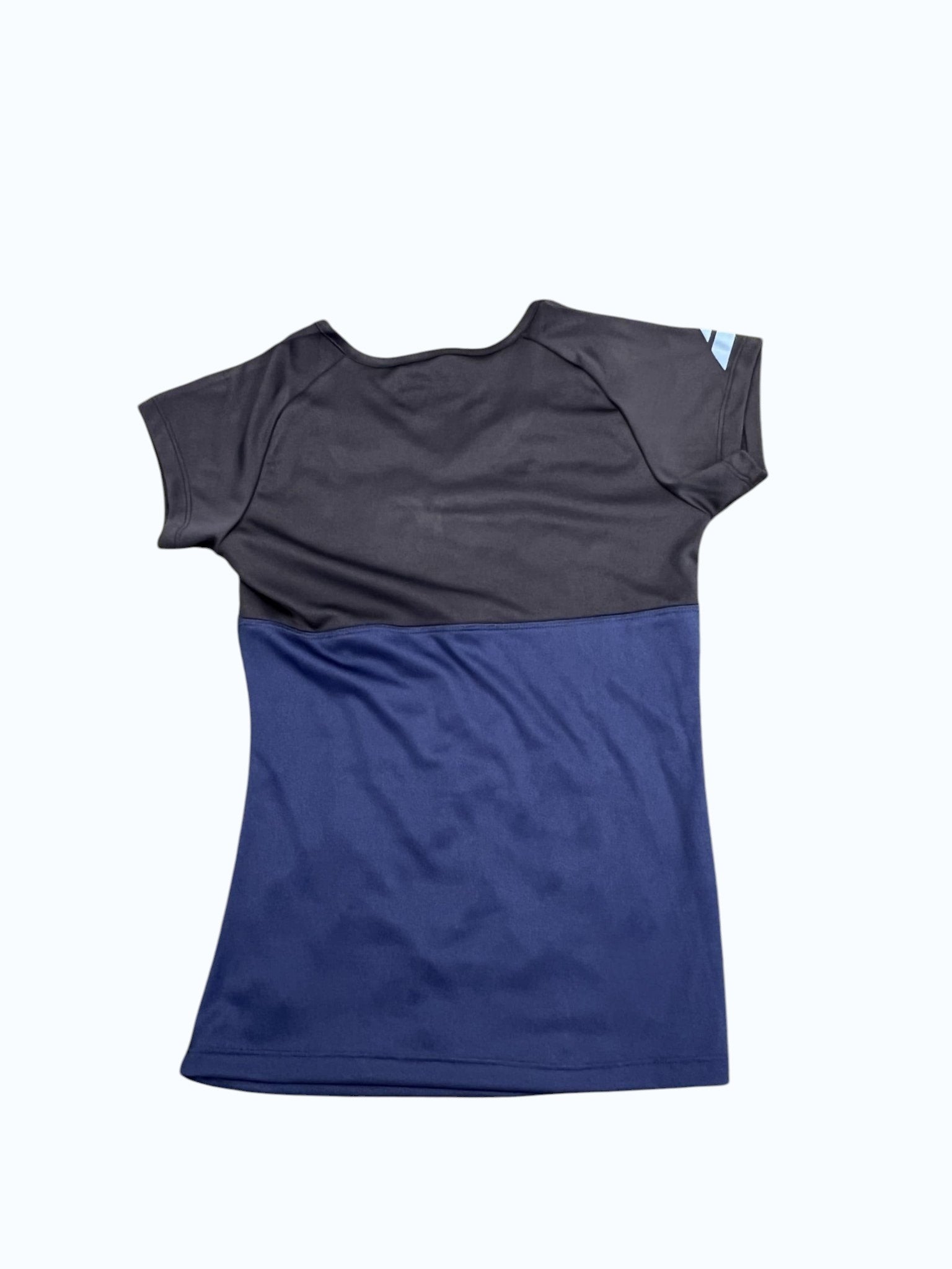 kitround Babolat women's dark blue short sleeve moisture-wicking tennis t-shirt with light blue accents on sleeves.