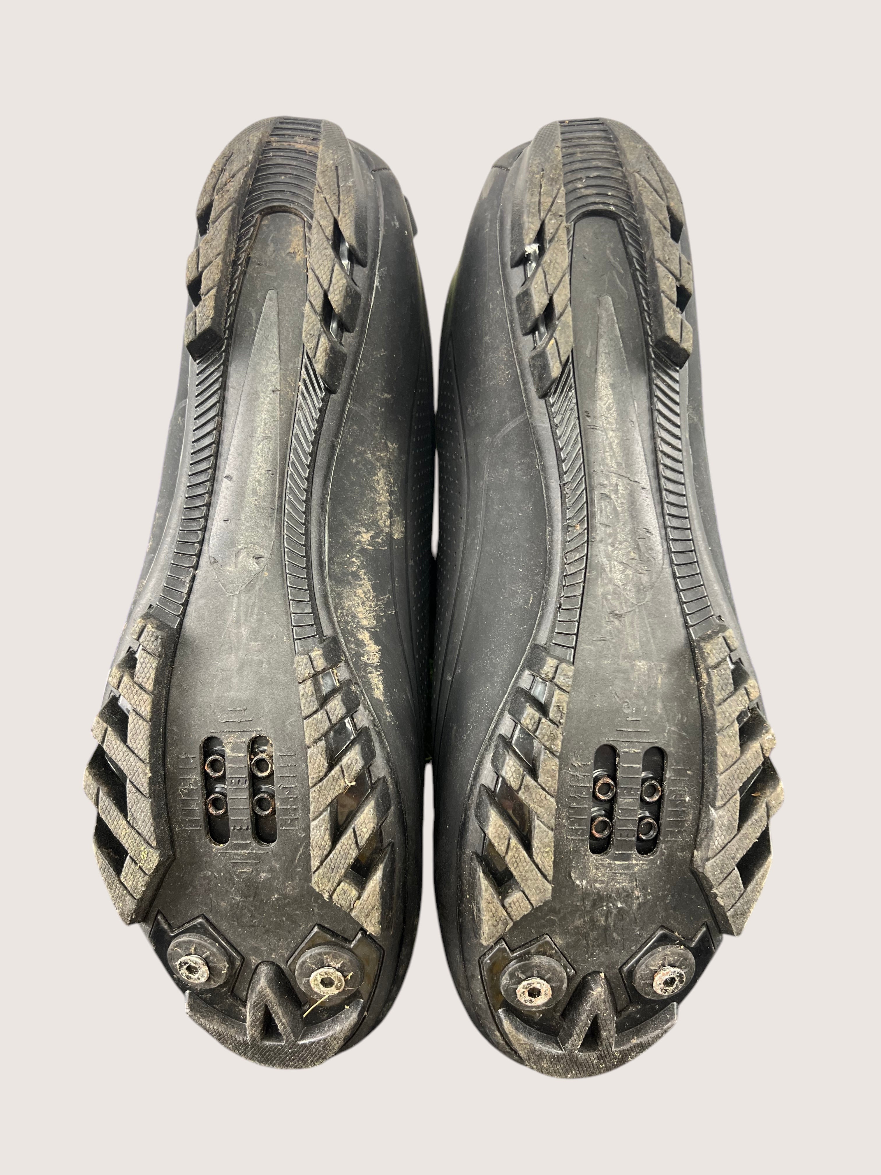 kitround black synthetic mountain bike cycling shoes with triple velcro straps and aggressive tread sole for clipless pedals.