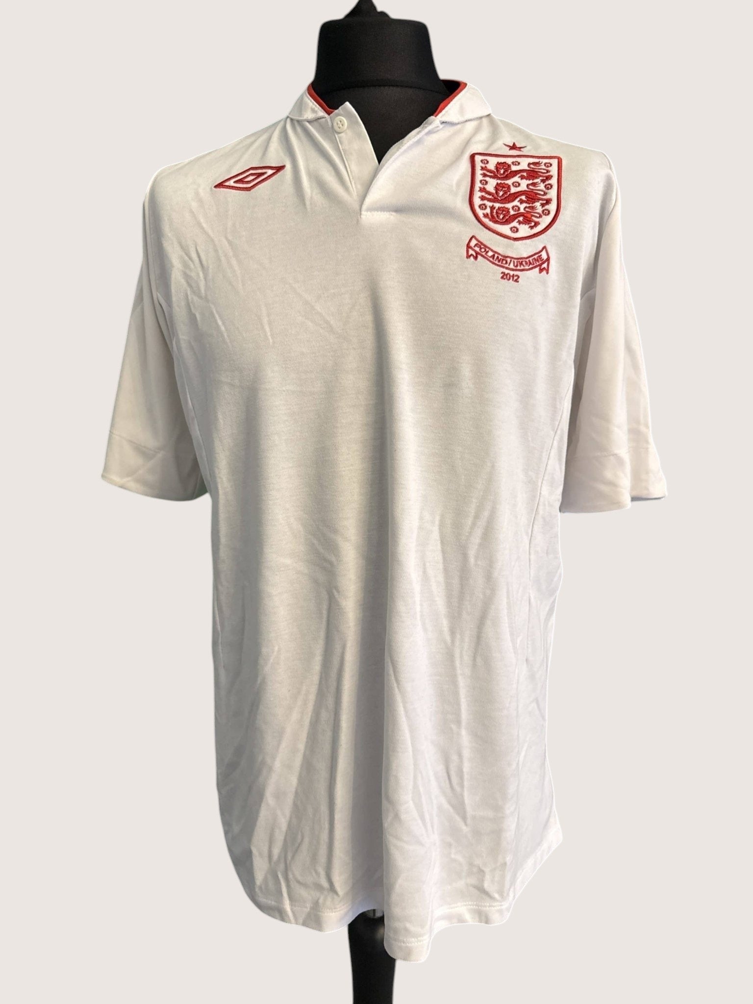 kitround official white England 2012 football shirt with red crest and collar, polyester sports jersey